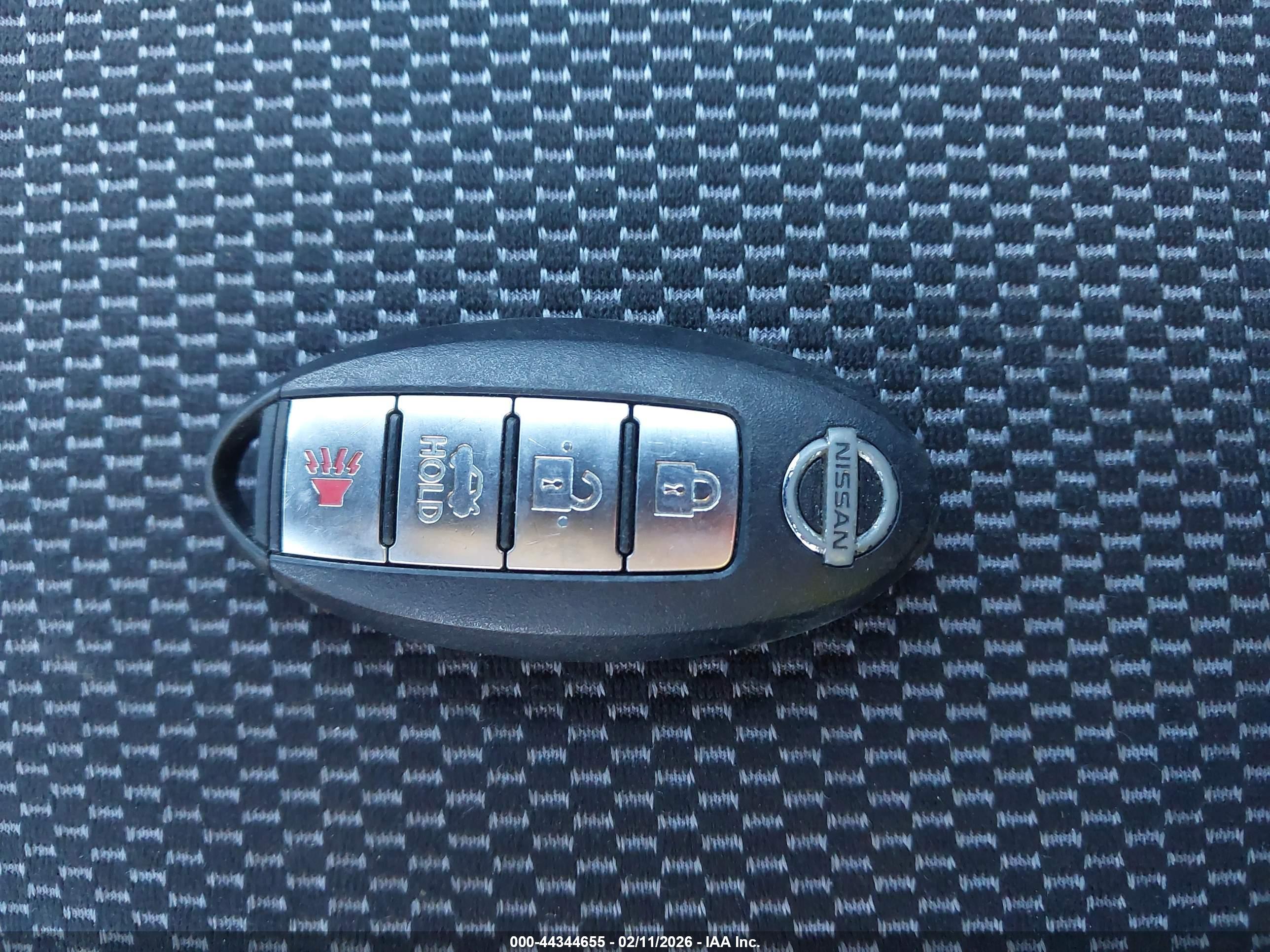 NISSAN VERSA image 11