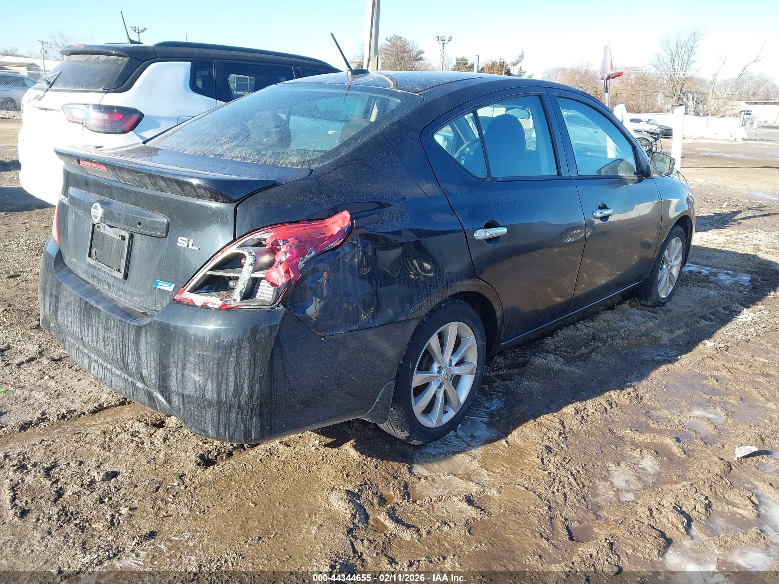 NISSAN VERSA image 4