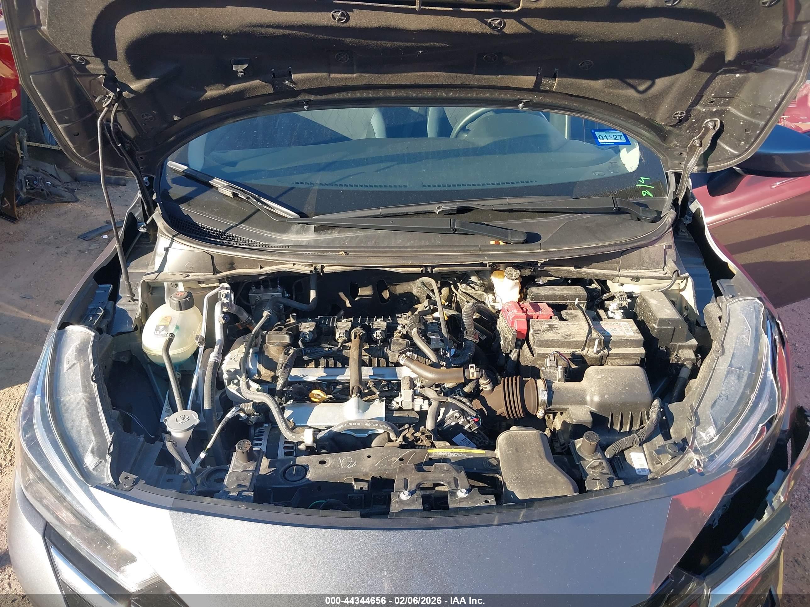 NISSAN VERSA image 10
