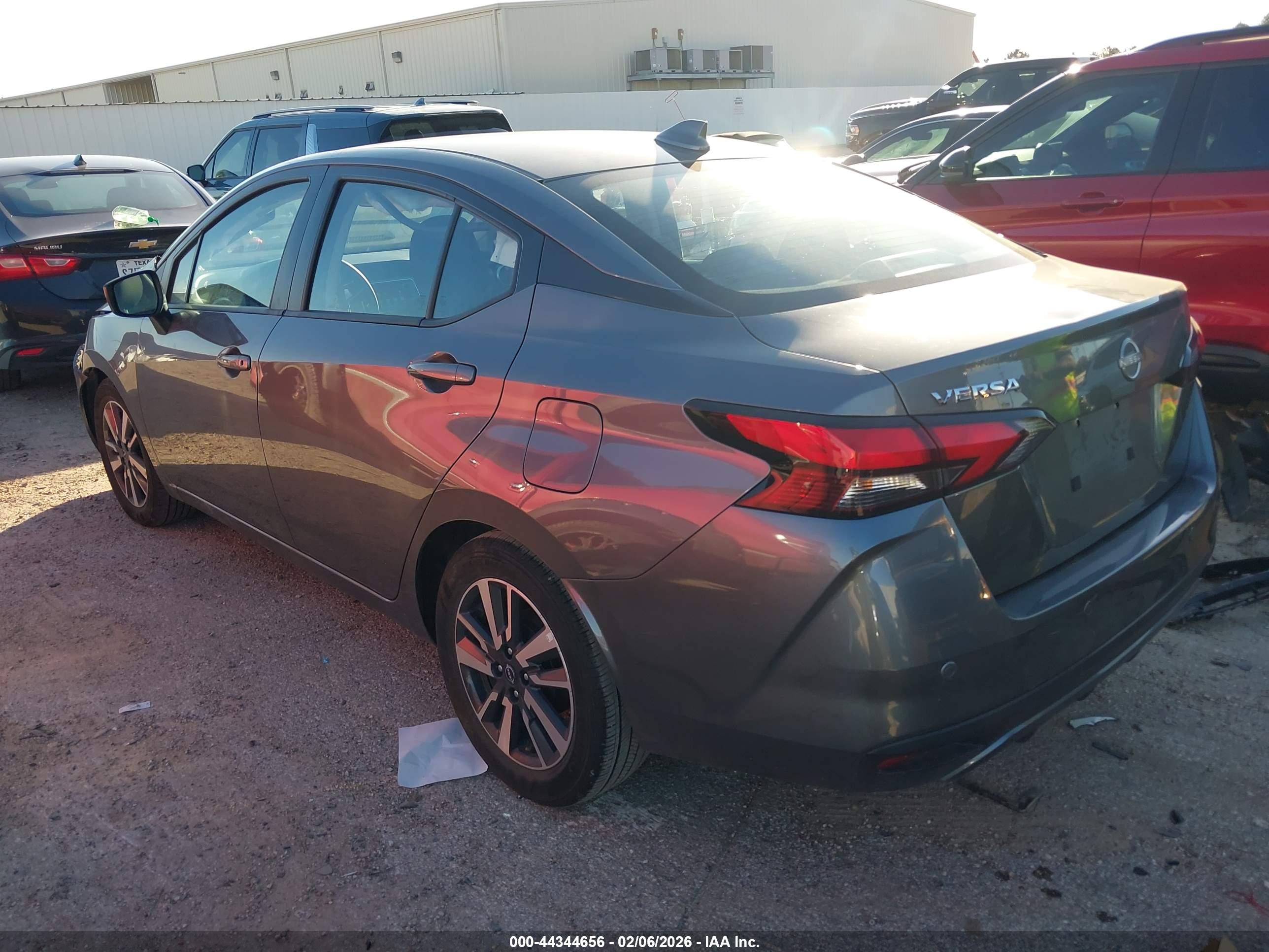 NISSAN VERSA image 3