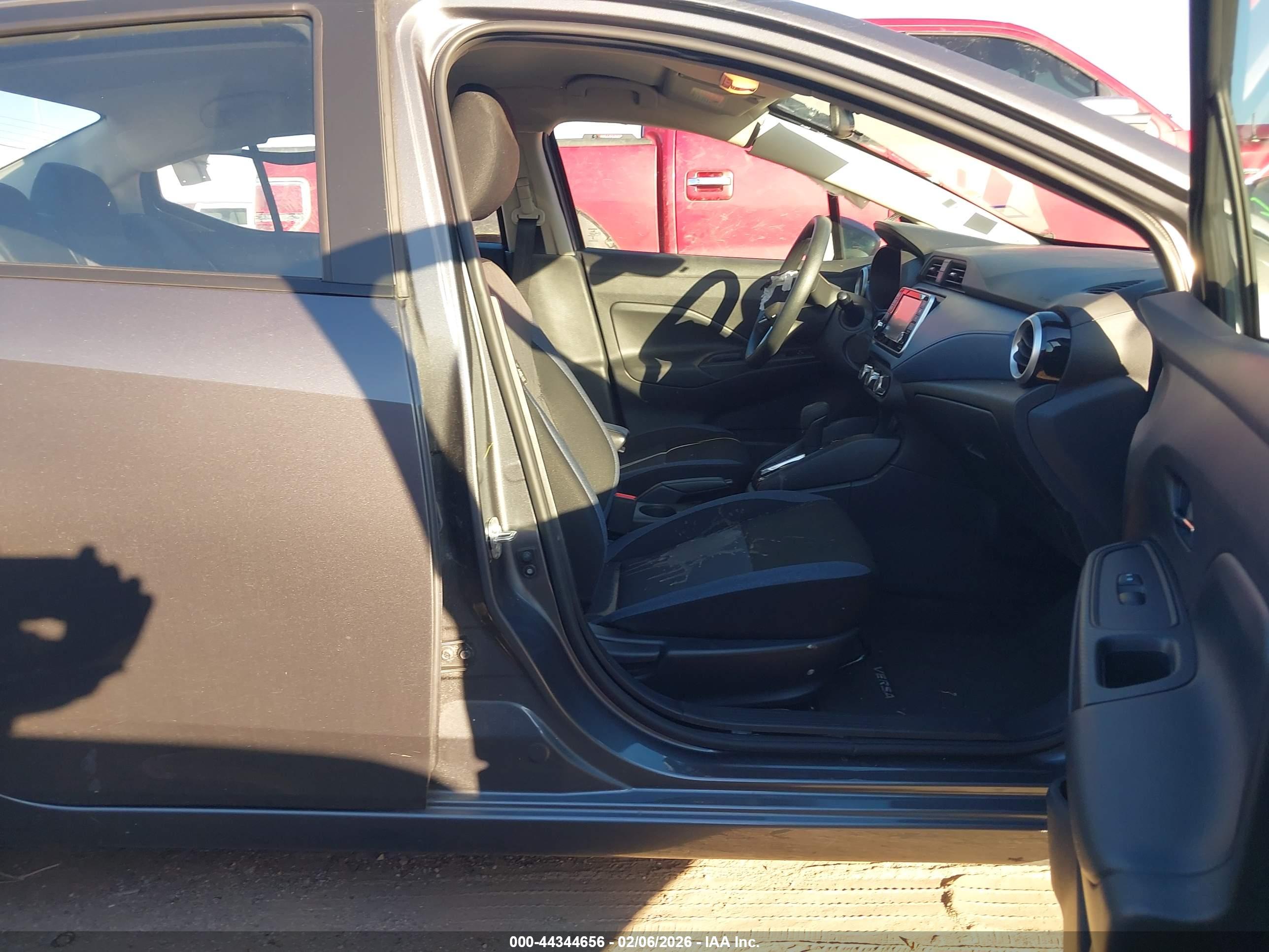 NISSAN VERSA image 5