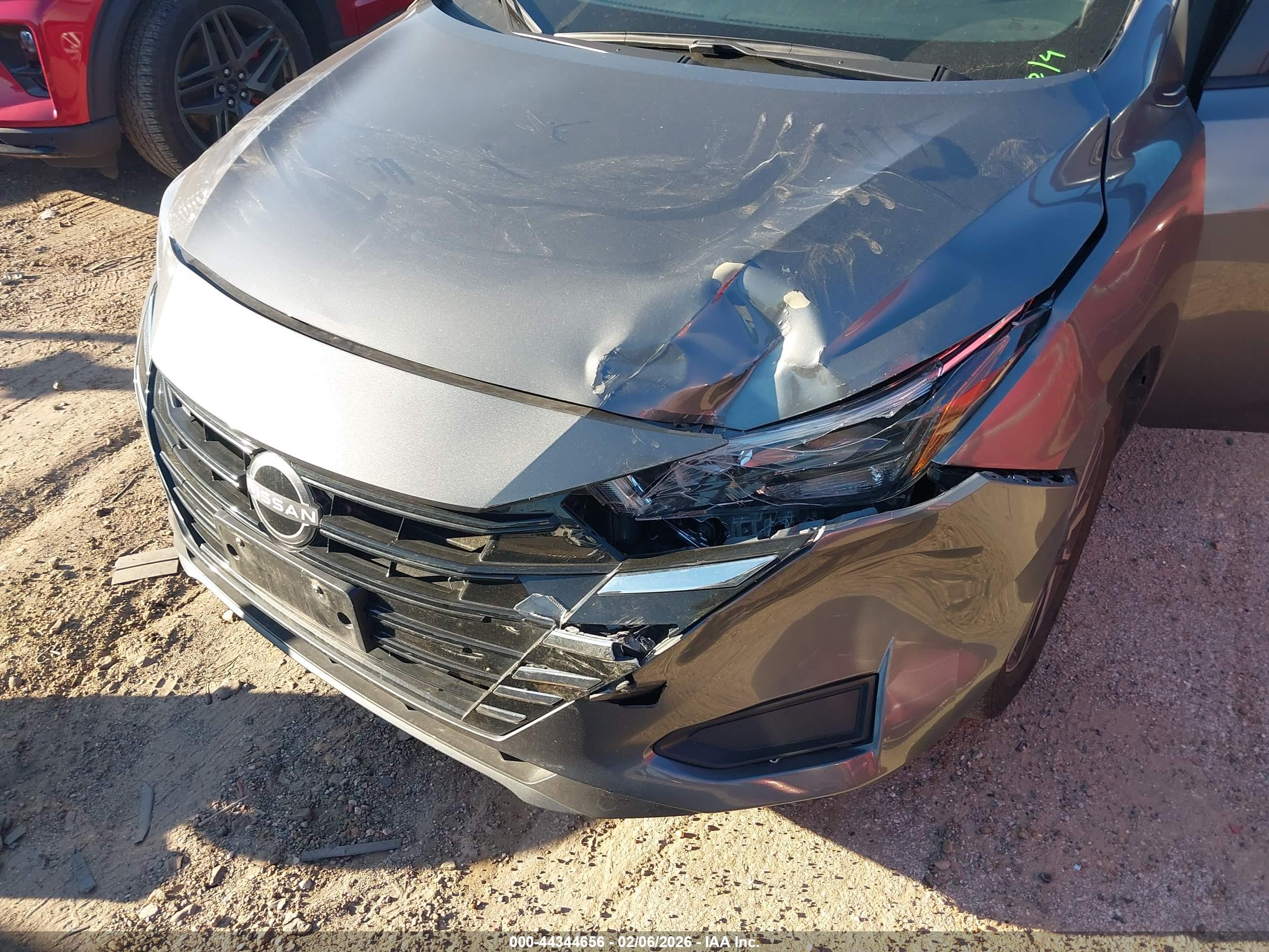 NISSAN VERSA image 6
