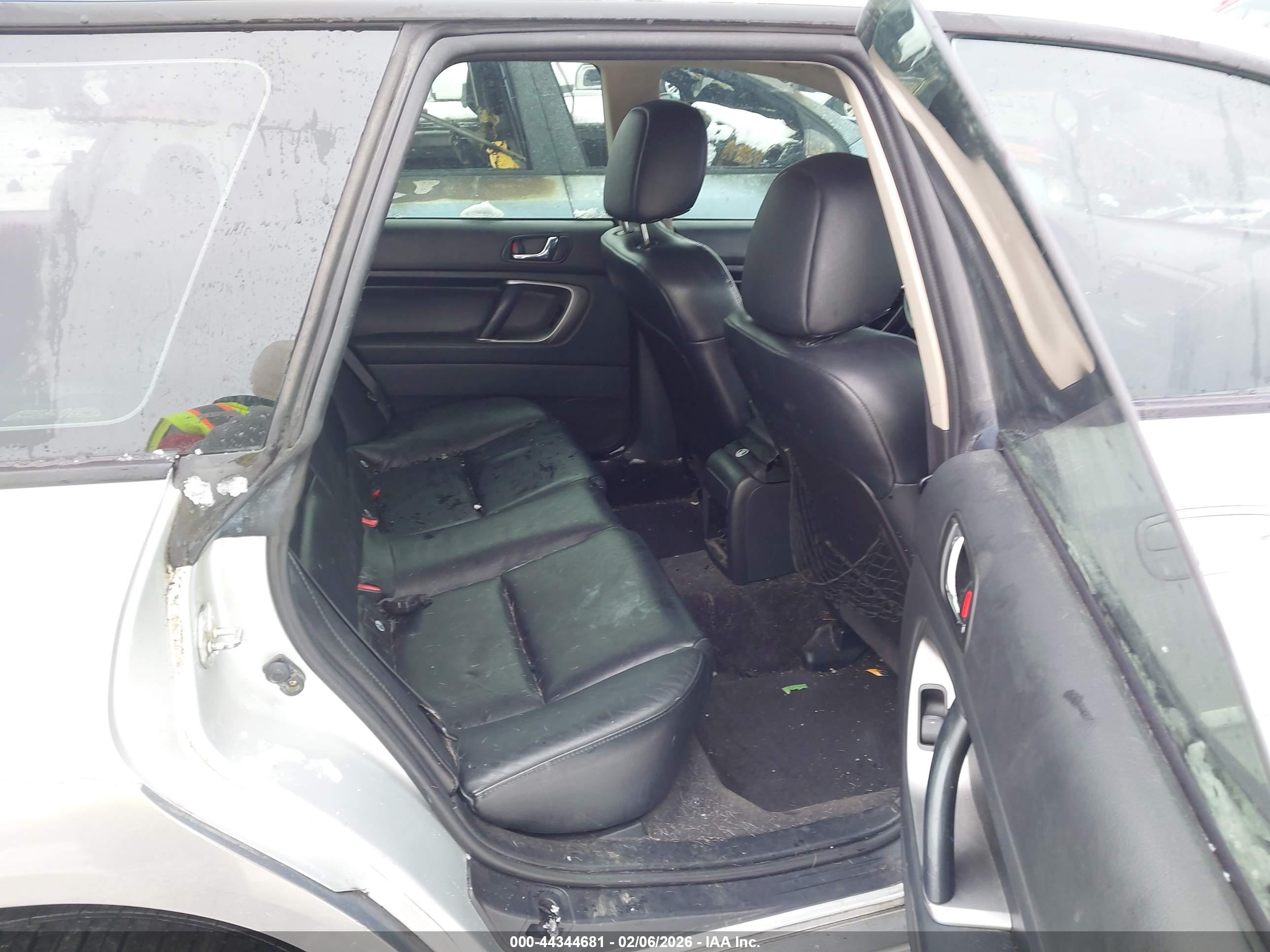 SUBARU OUTBACK image 8