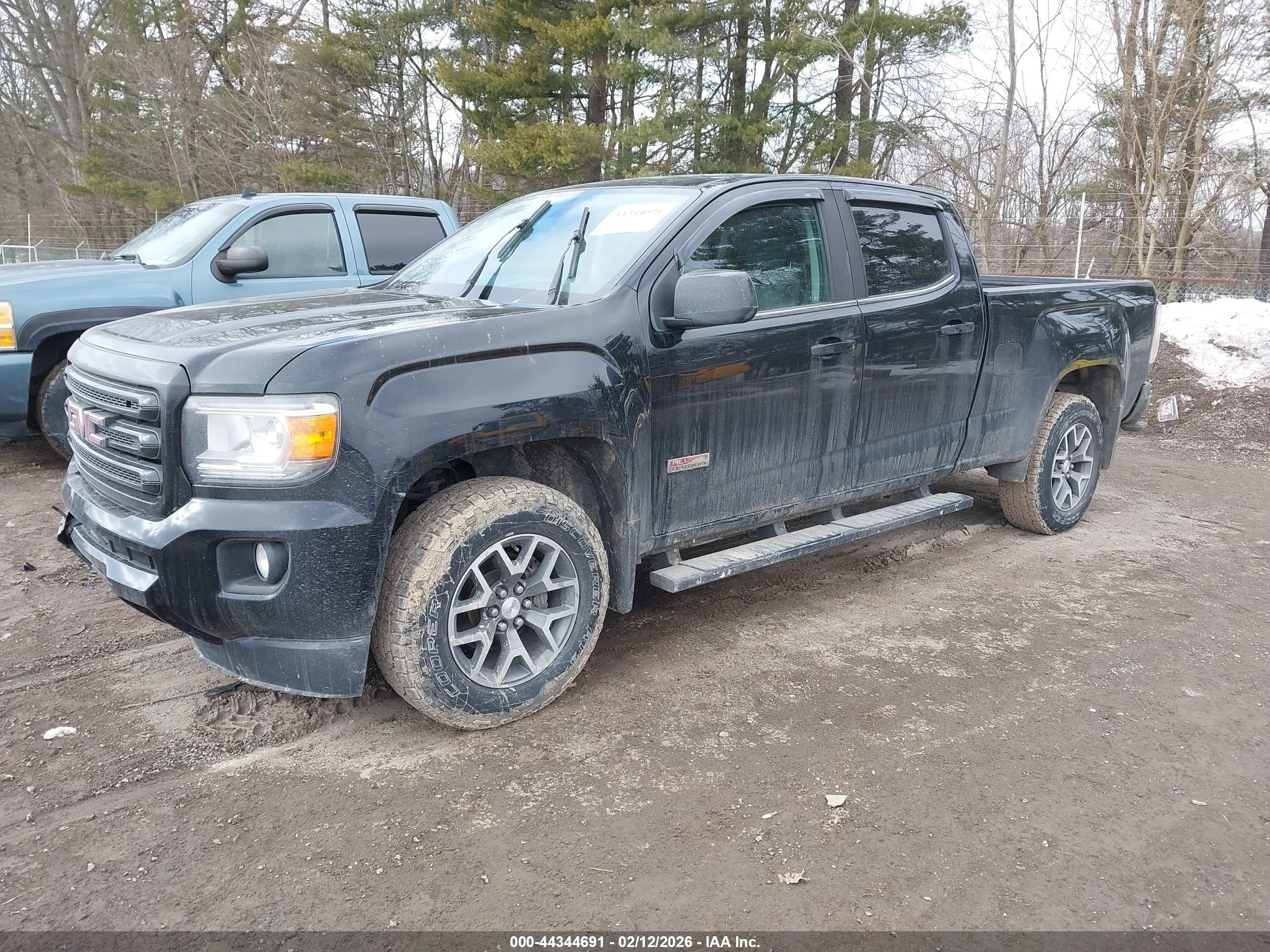 GMC CANYON image 2