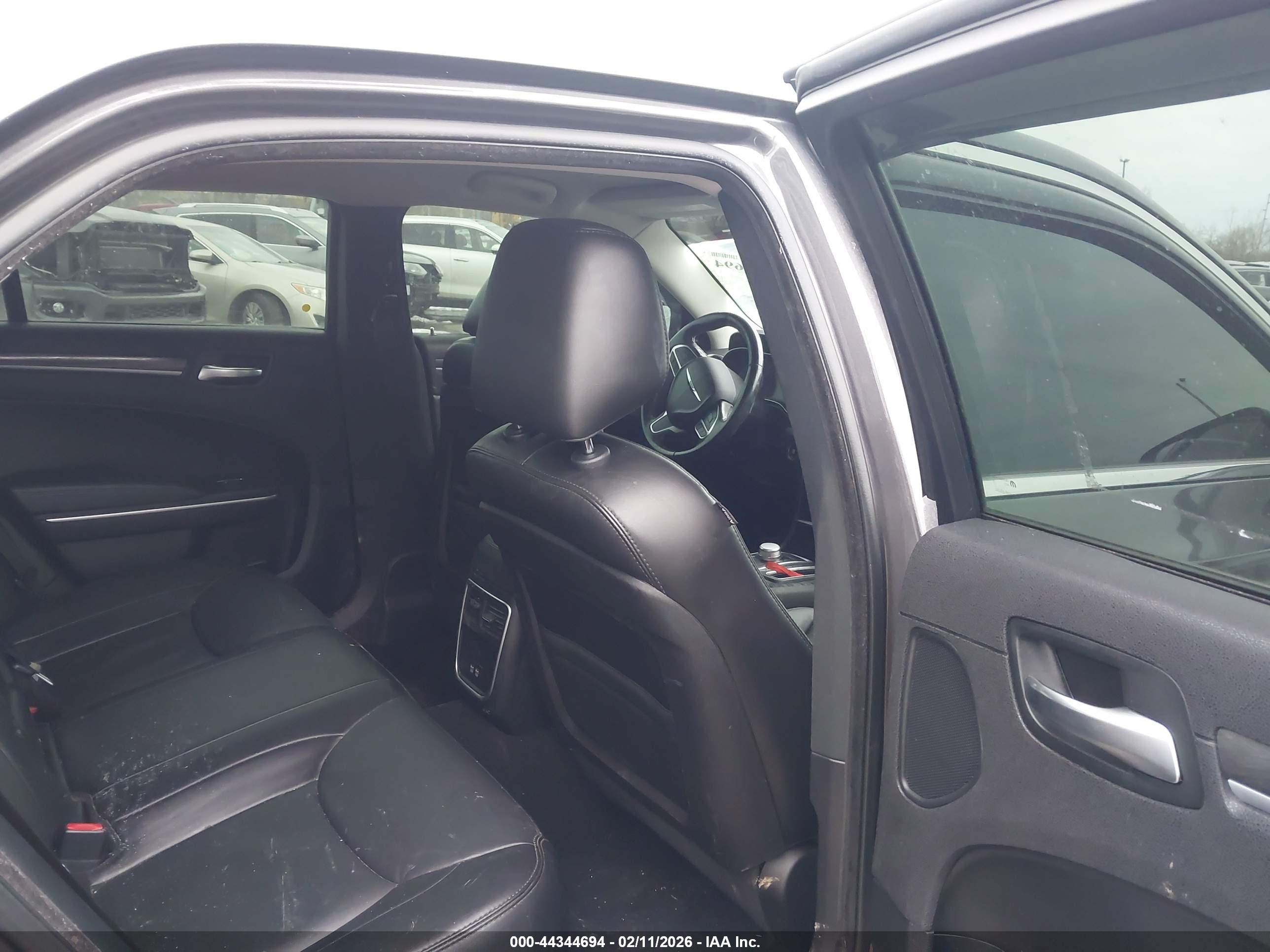CHRYSLER 300 image 8