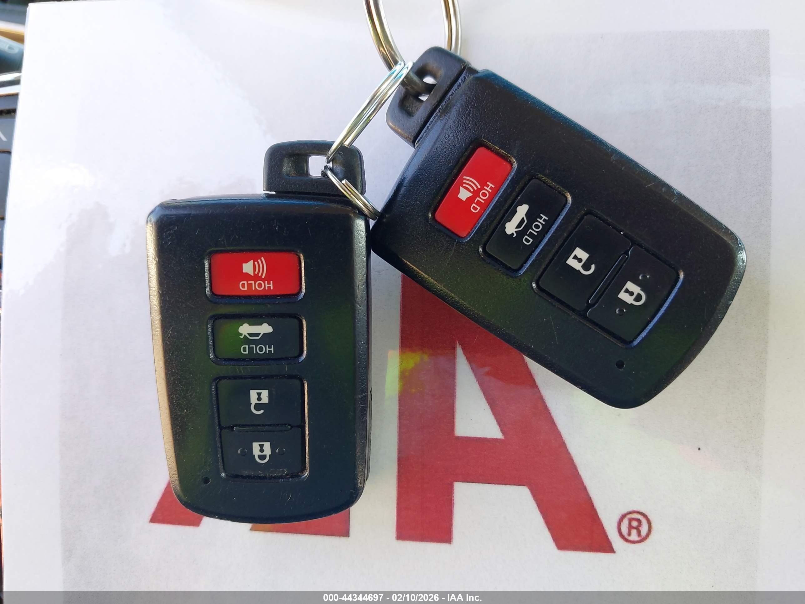 TOYOTA AVALON image 11