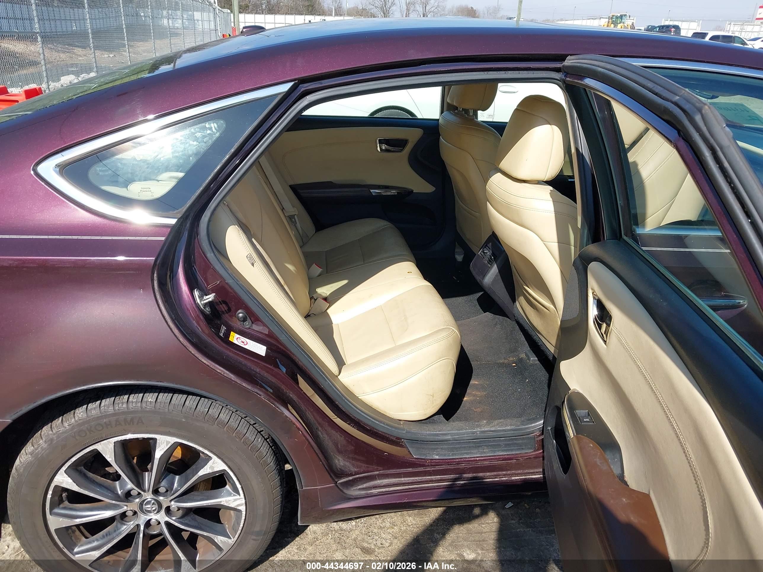 TOYOTA AVALON image 8