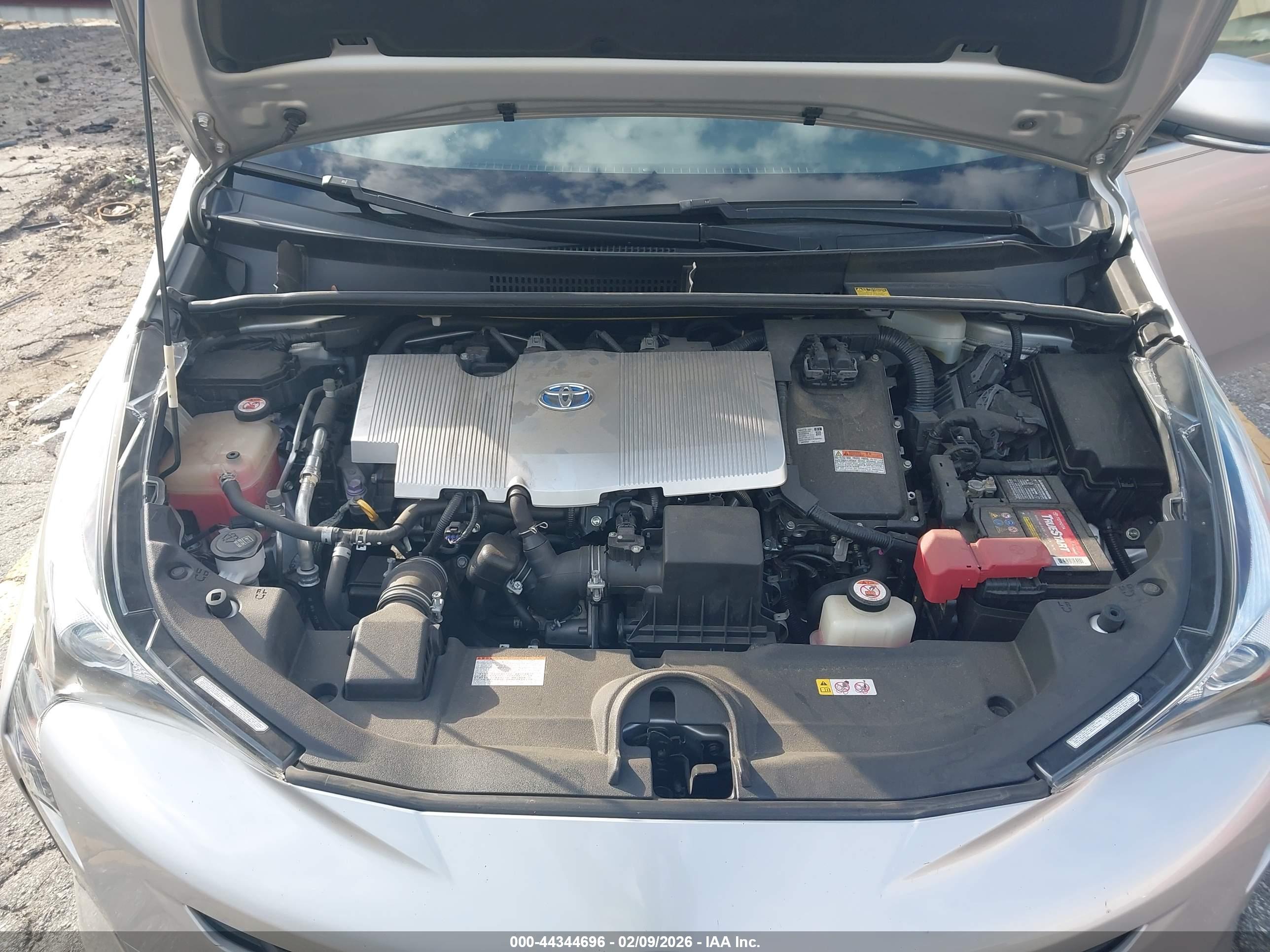 TOYOTA PRIUS image 10