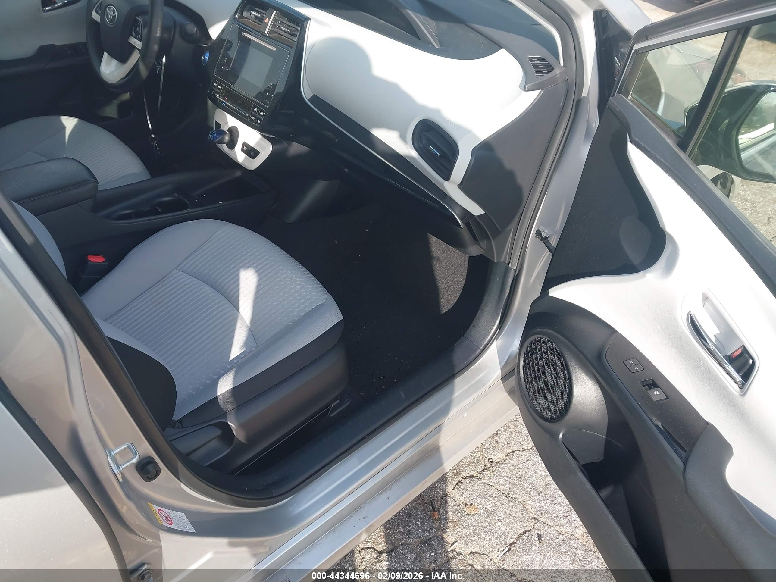 TOYOTA PRIUS image 5