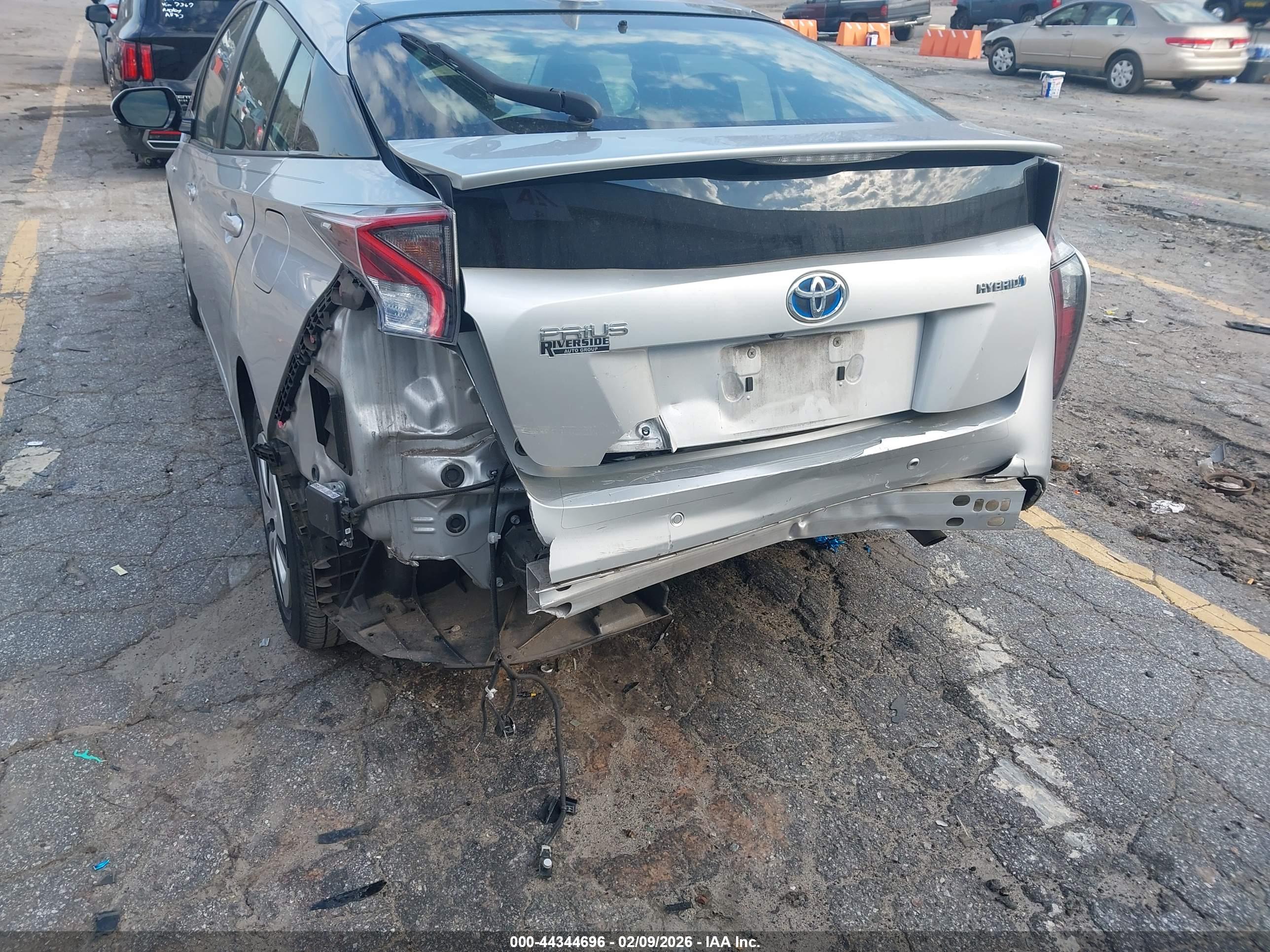 TOYOTA PRIUS image 6