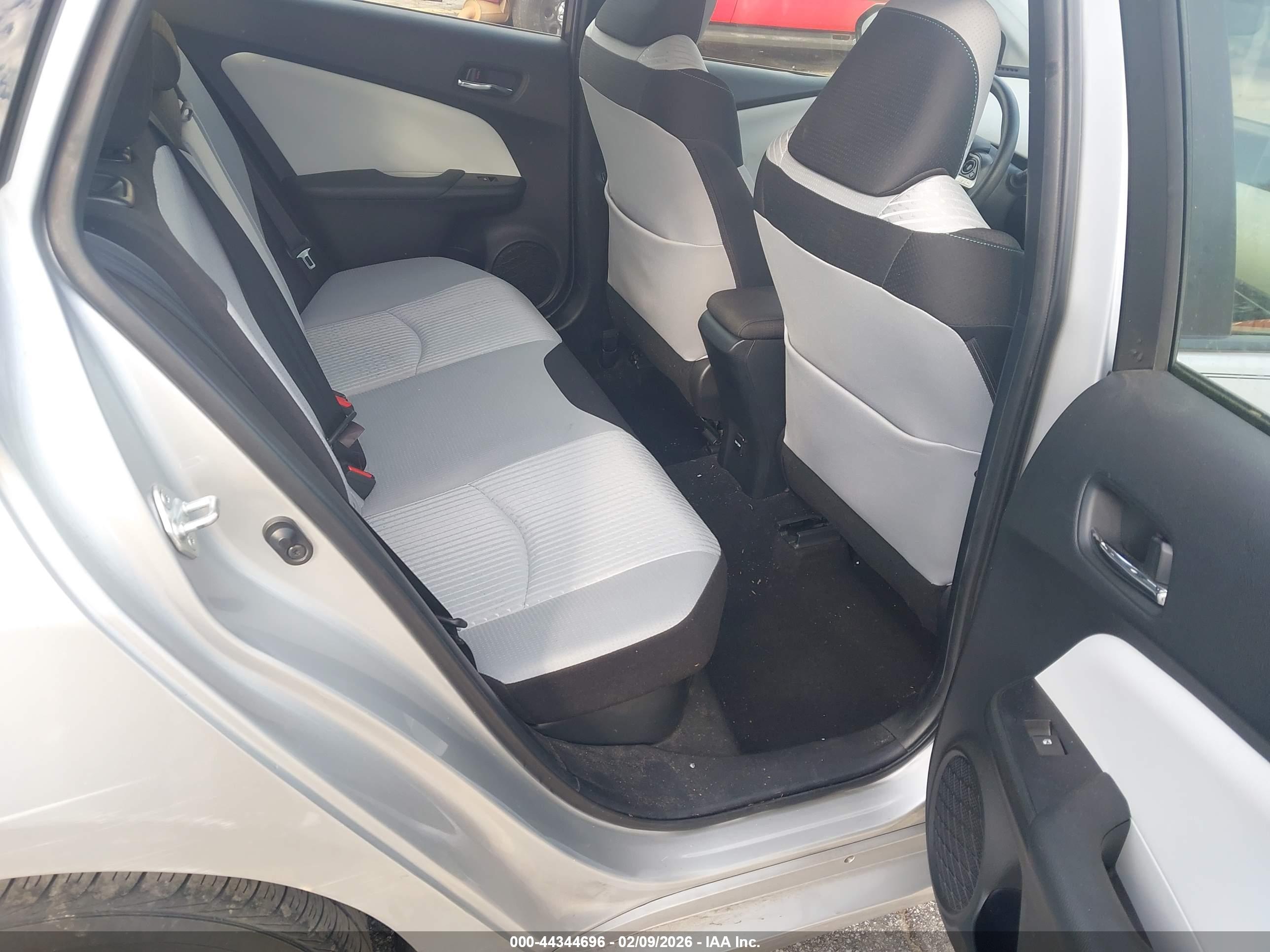 TOYOTA PRIUS image 8