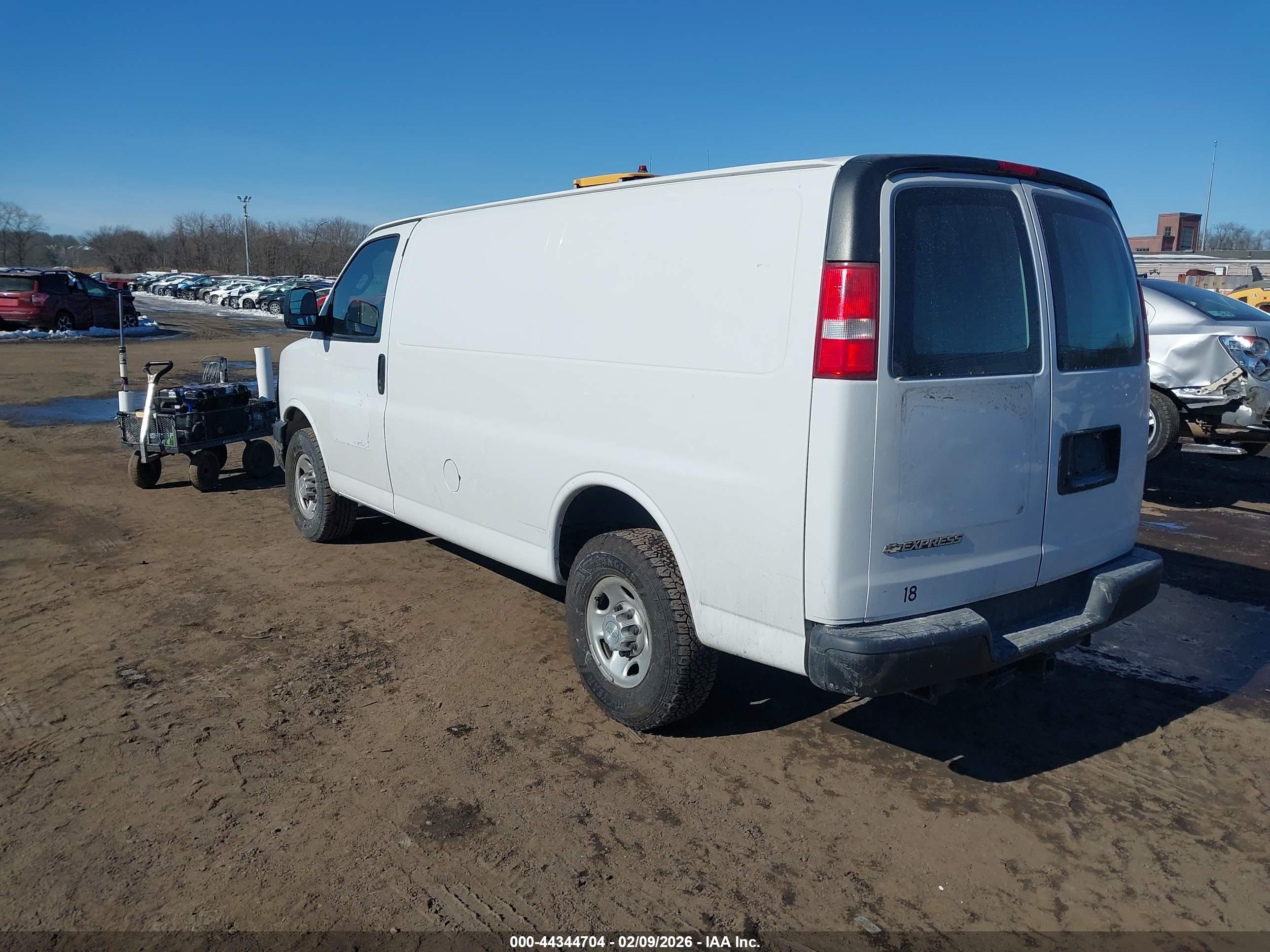 CHEVROLET EXPRESS image 3