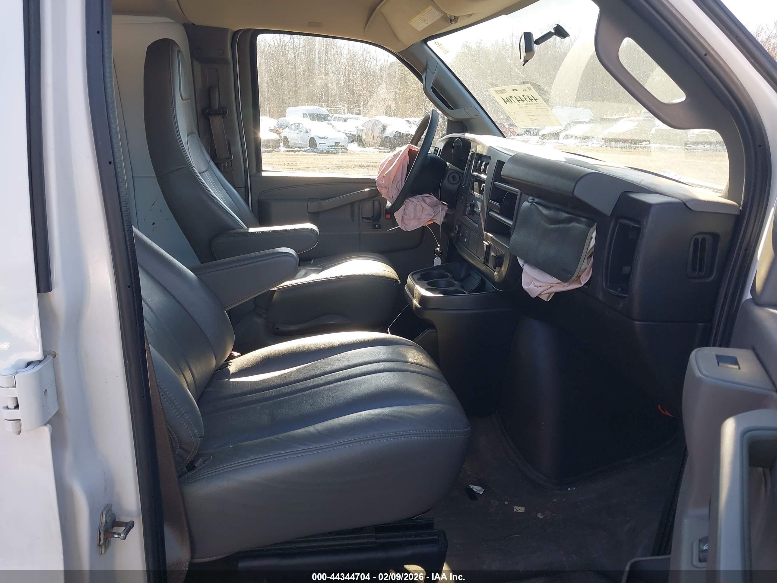 CHEVROLET EXPRESS image 5