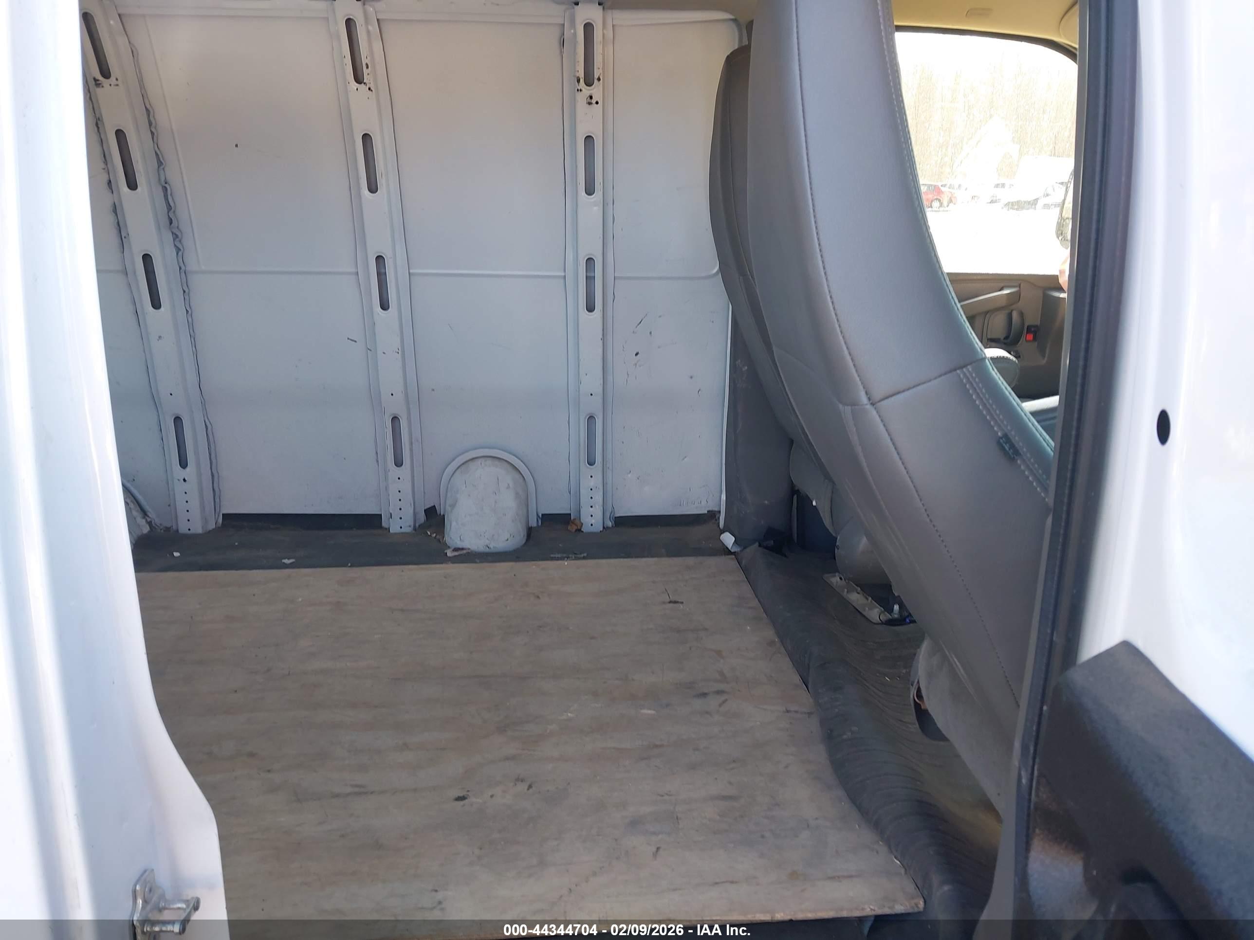 CHEVROLET EXPRESS image 8