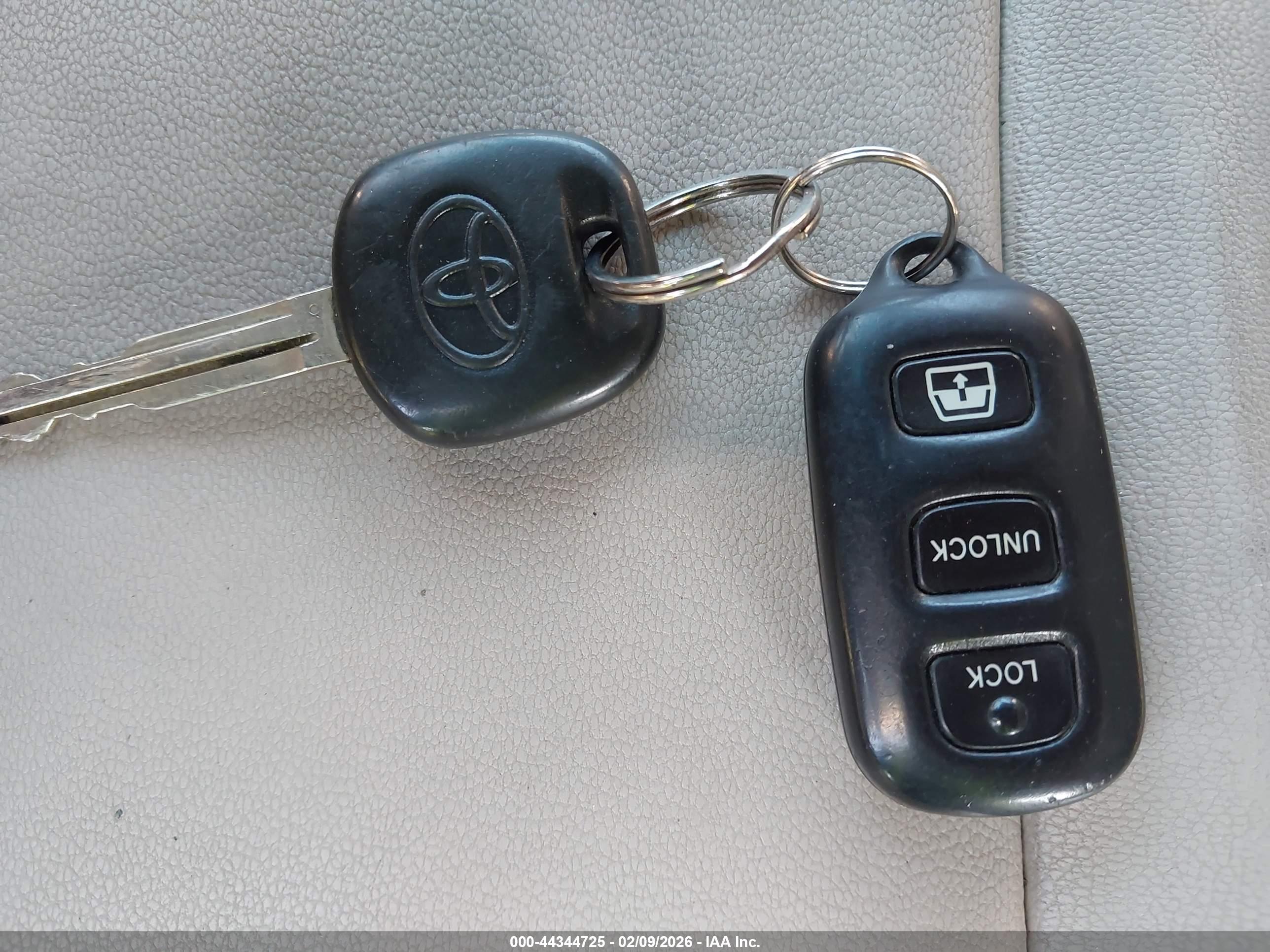 TOYOTA 4RUNNER image 11