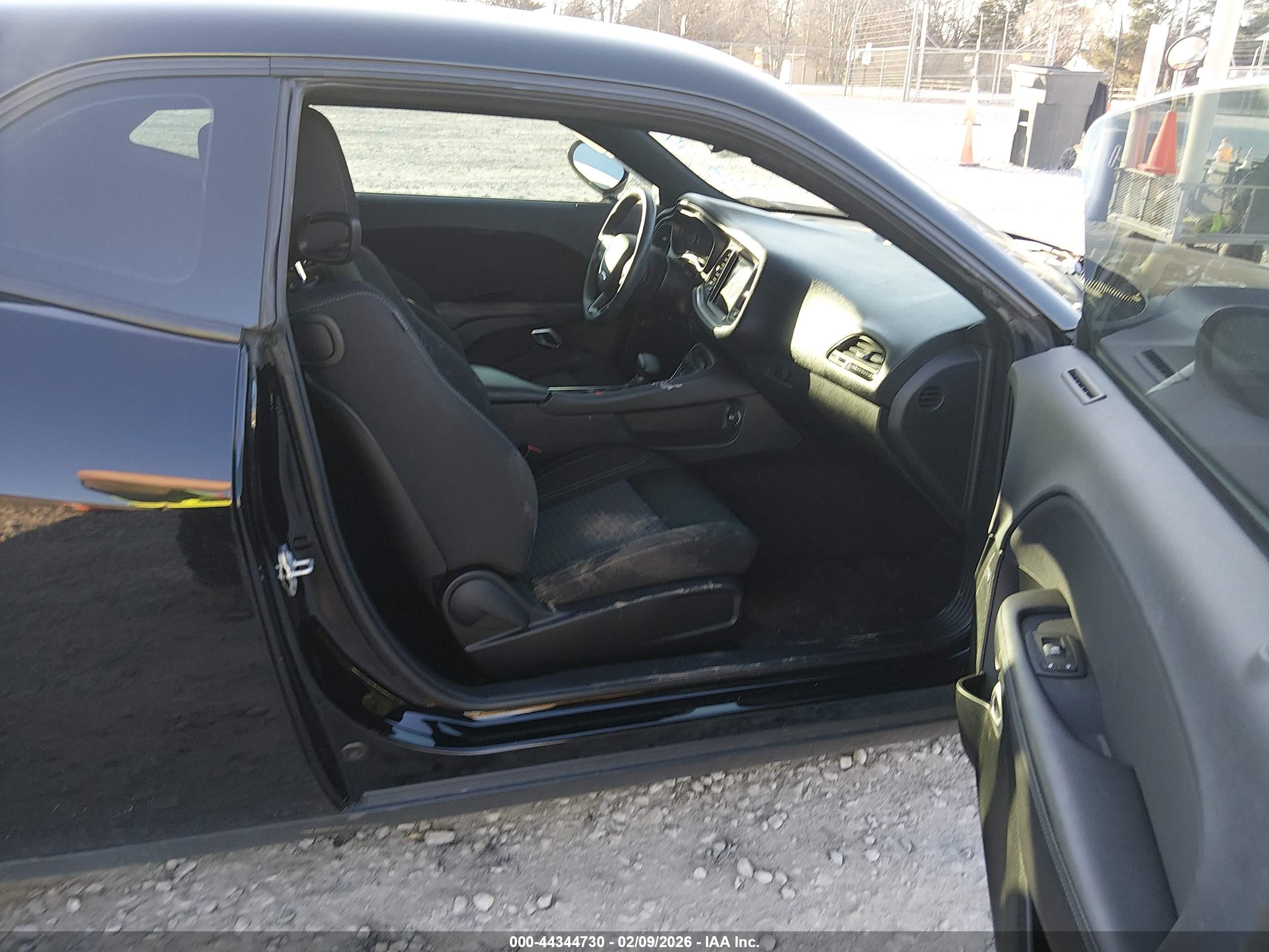 DODGE CHALLENGER image 5