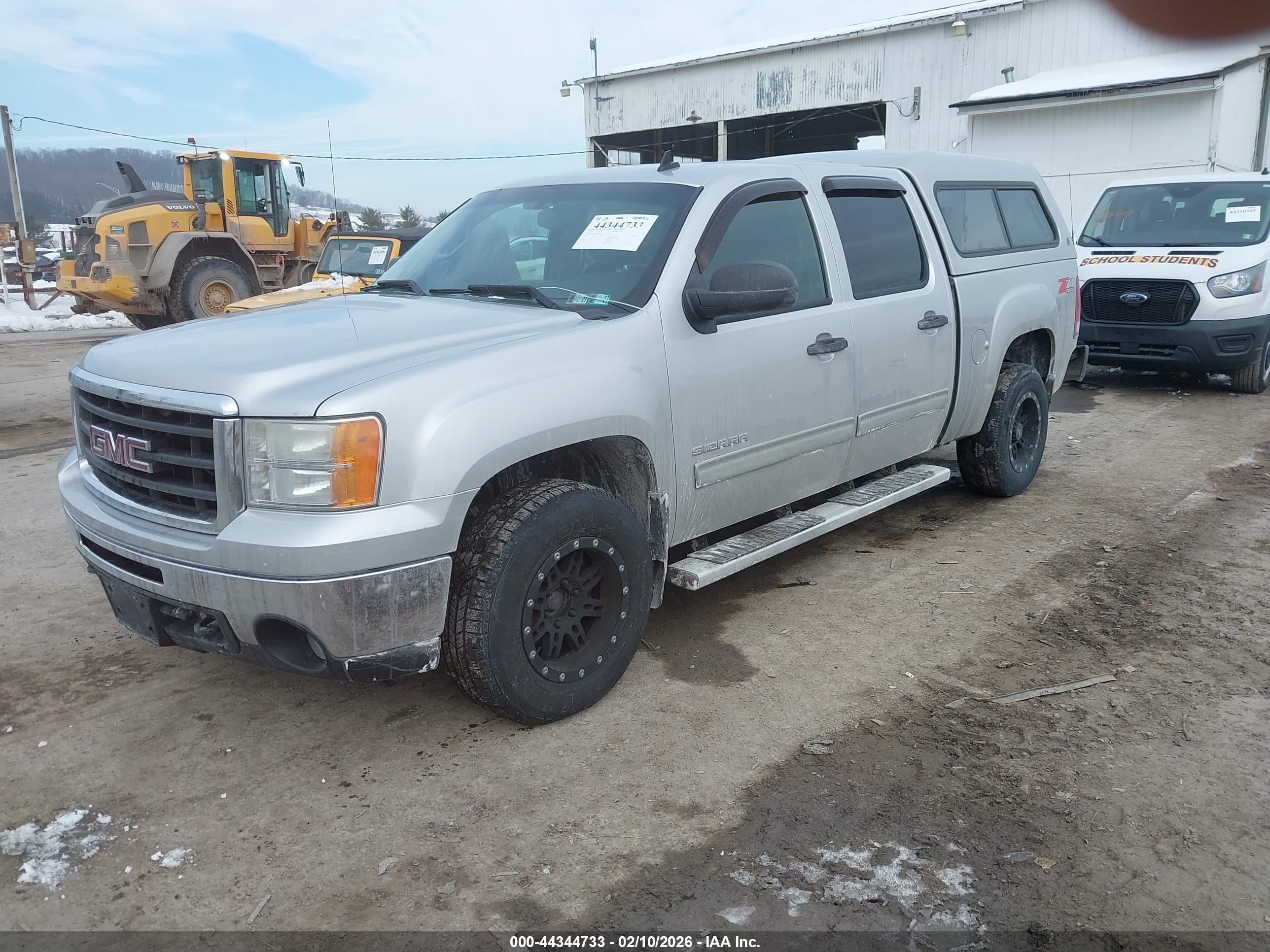 GMC SIERRA image 2