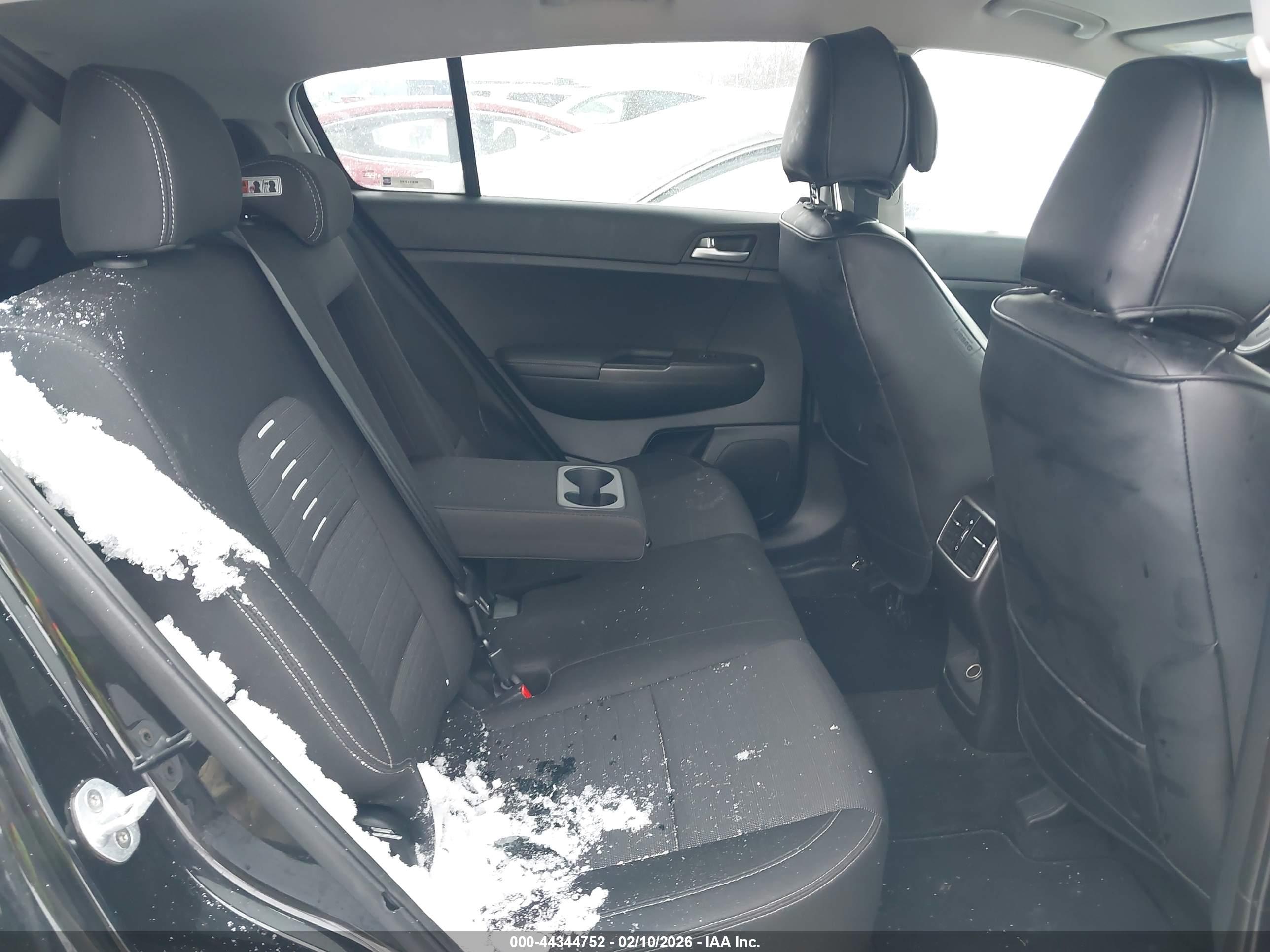 KIA SPORTAGE image 8