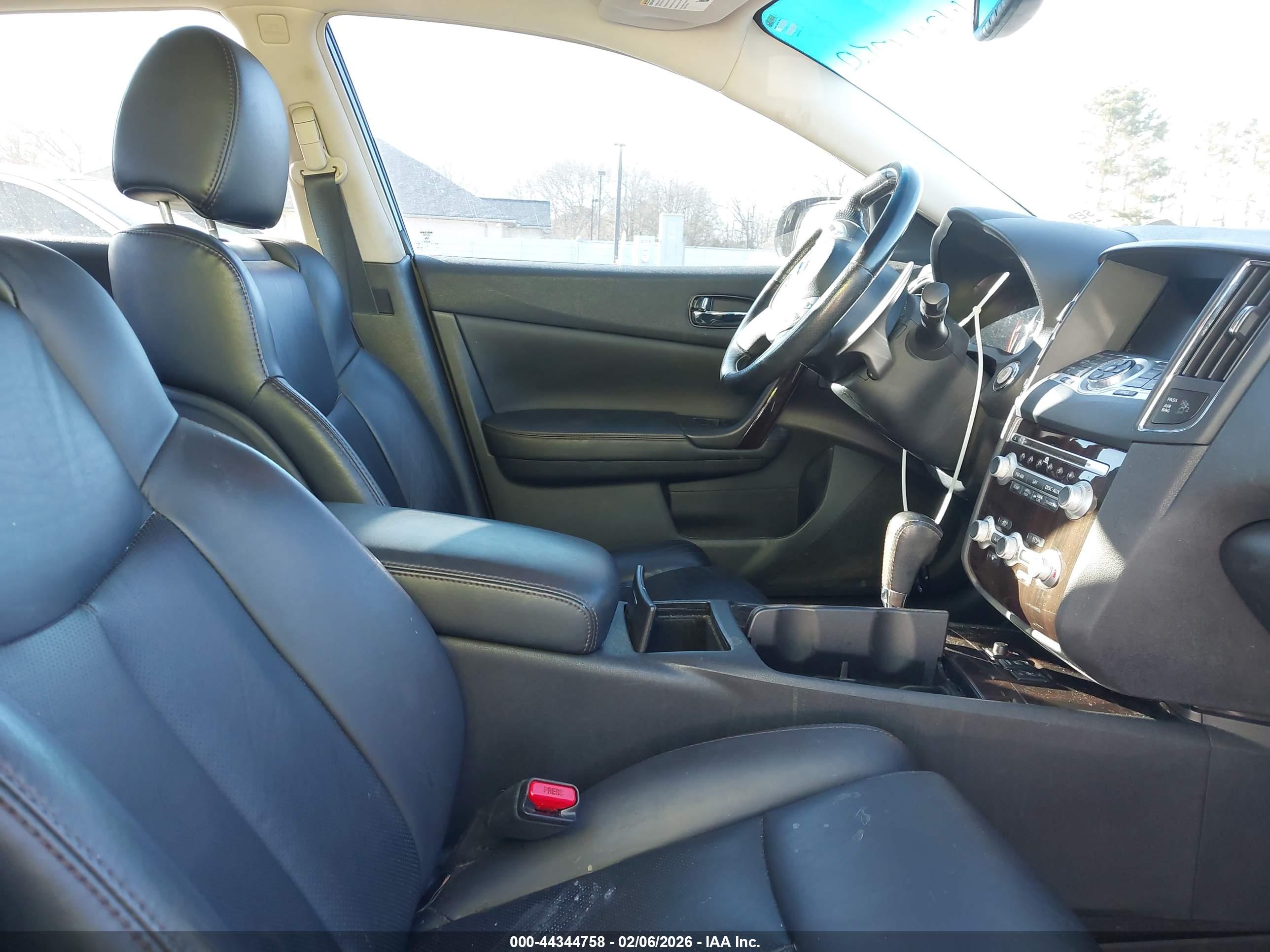 NISSAN MAXIMA image 5