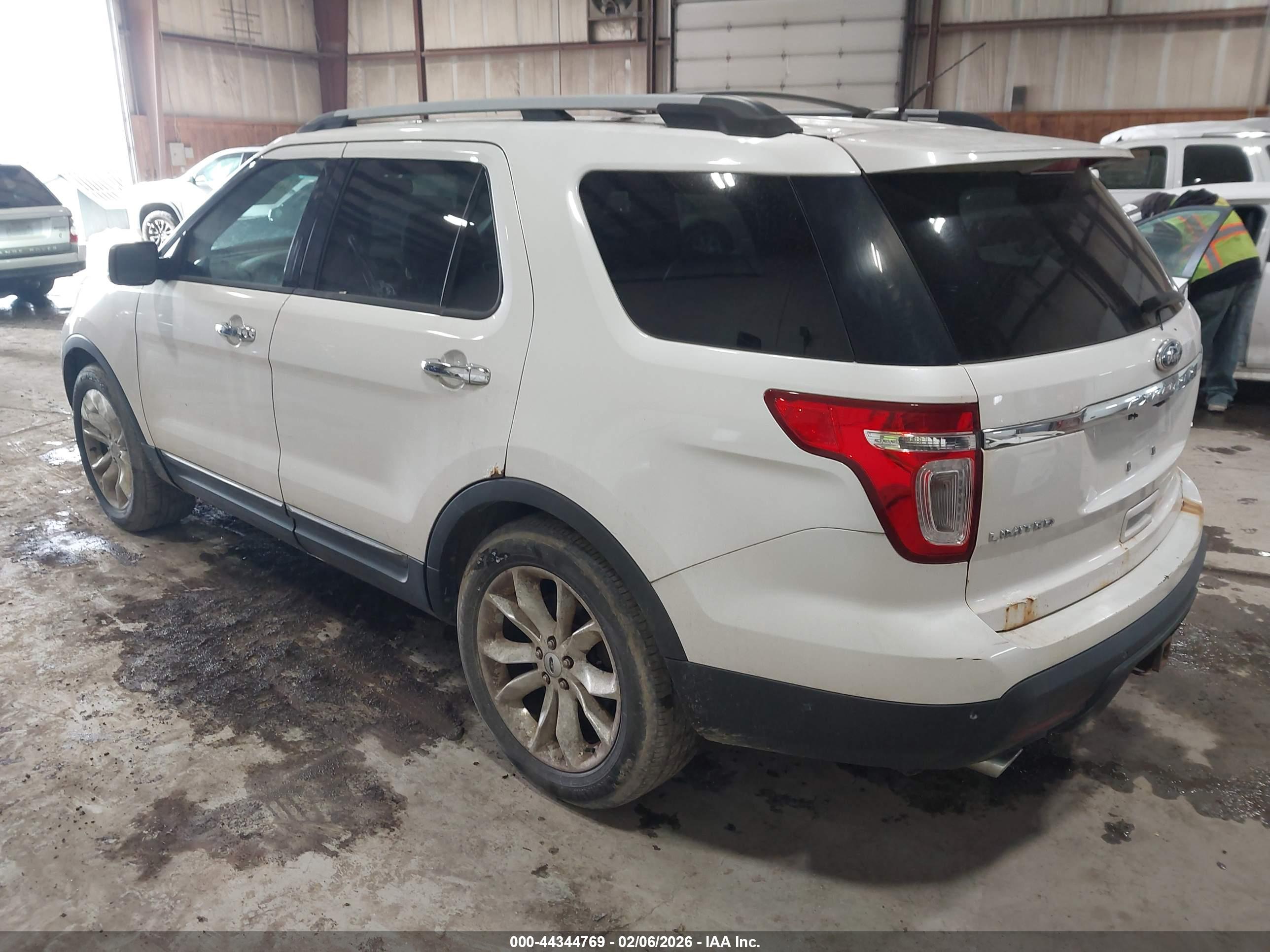 FORD EXPLORER image 3