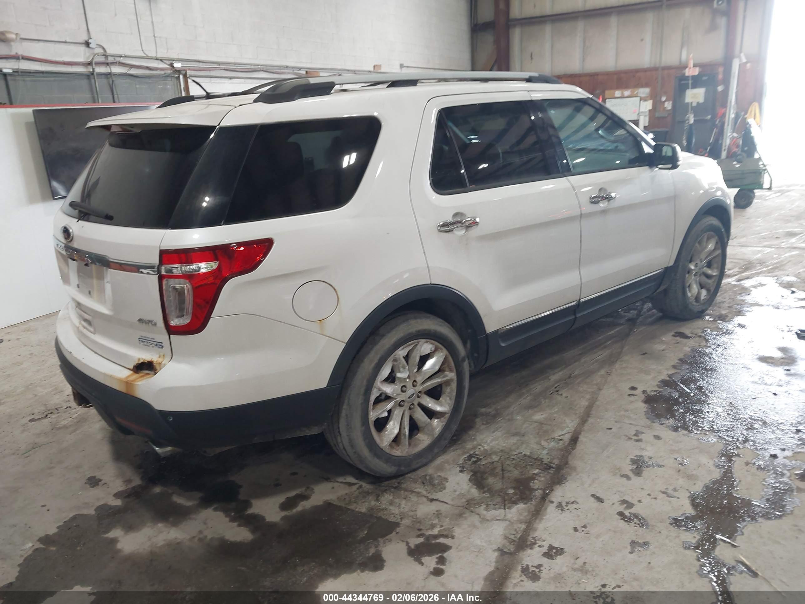 FORD EXPLORER image 4