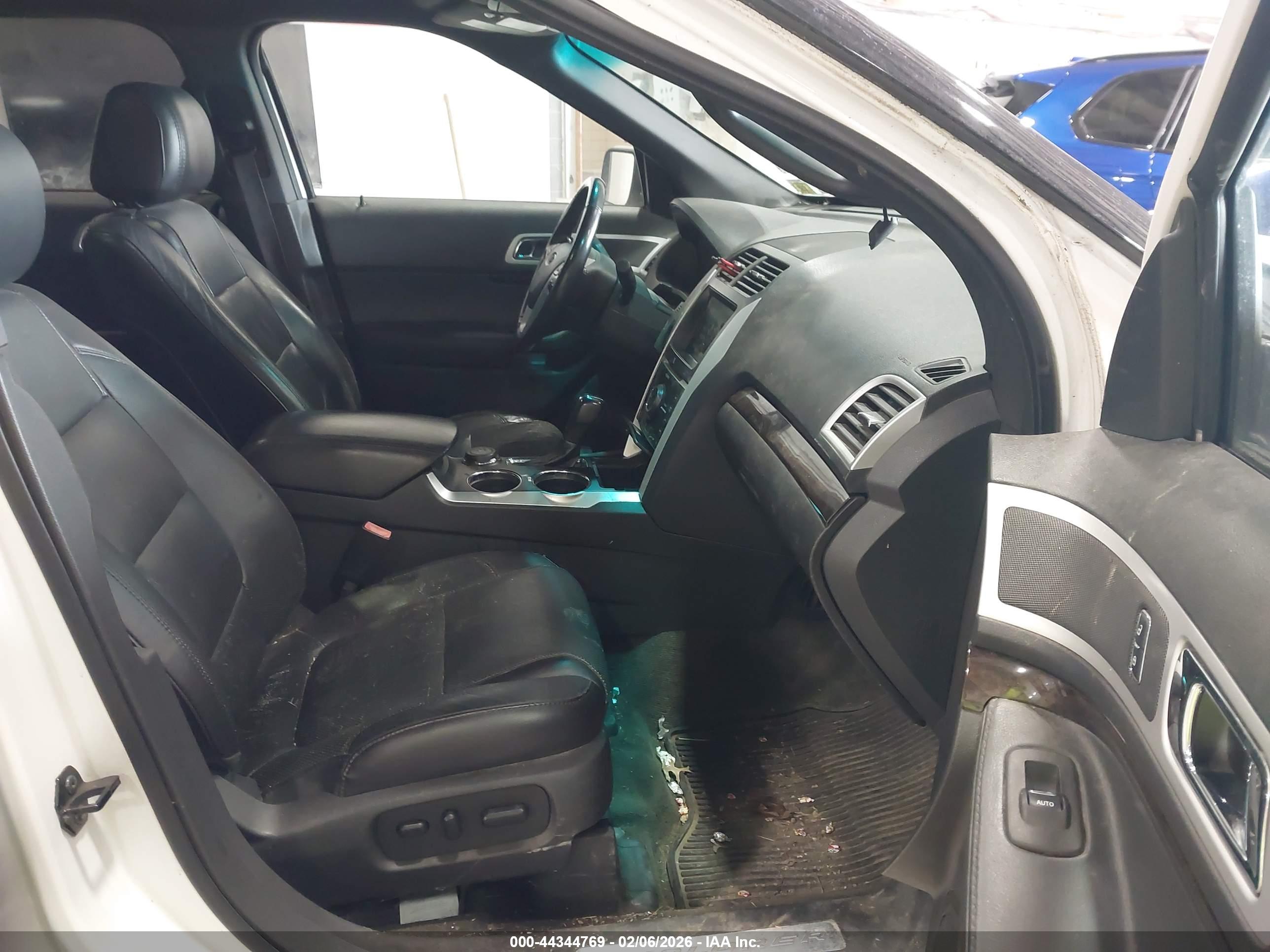 FORD EXPLORER image 5