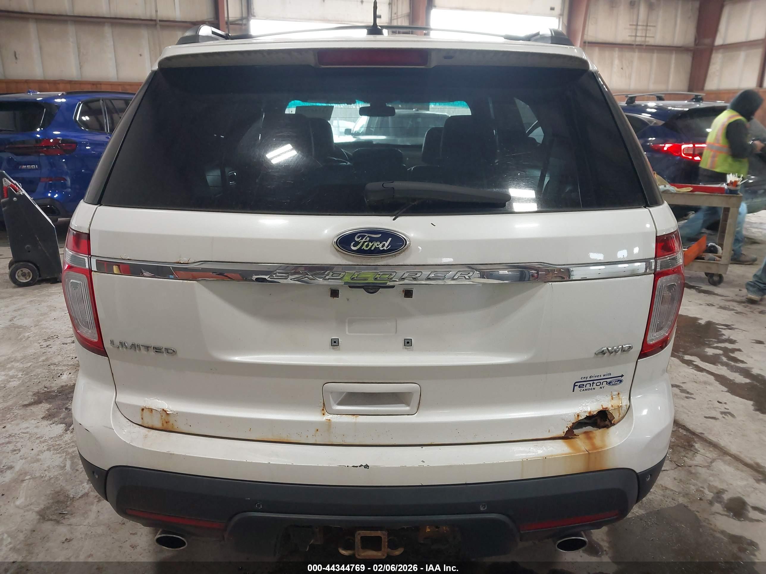 FORD EXPLORER image 6