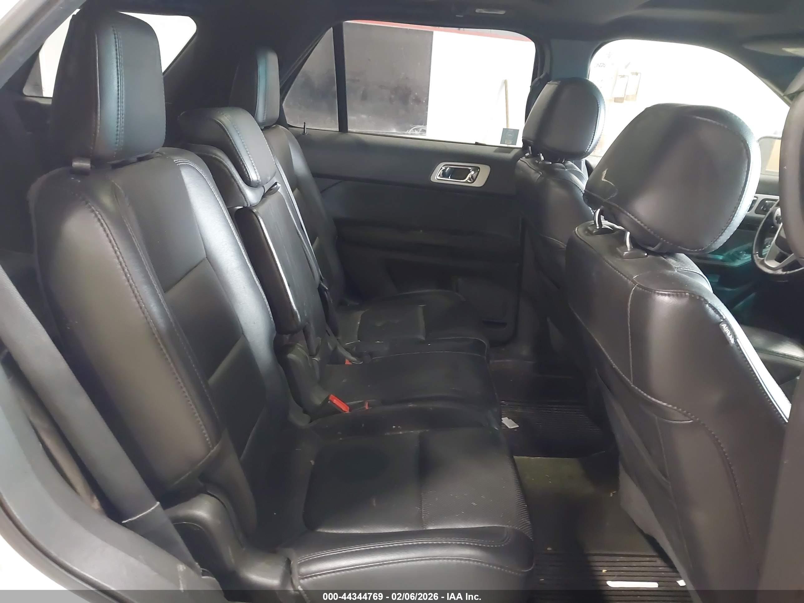 FORD EXPLORER image 8