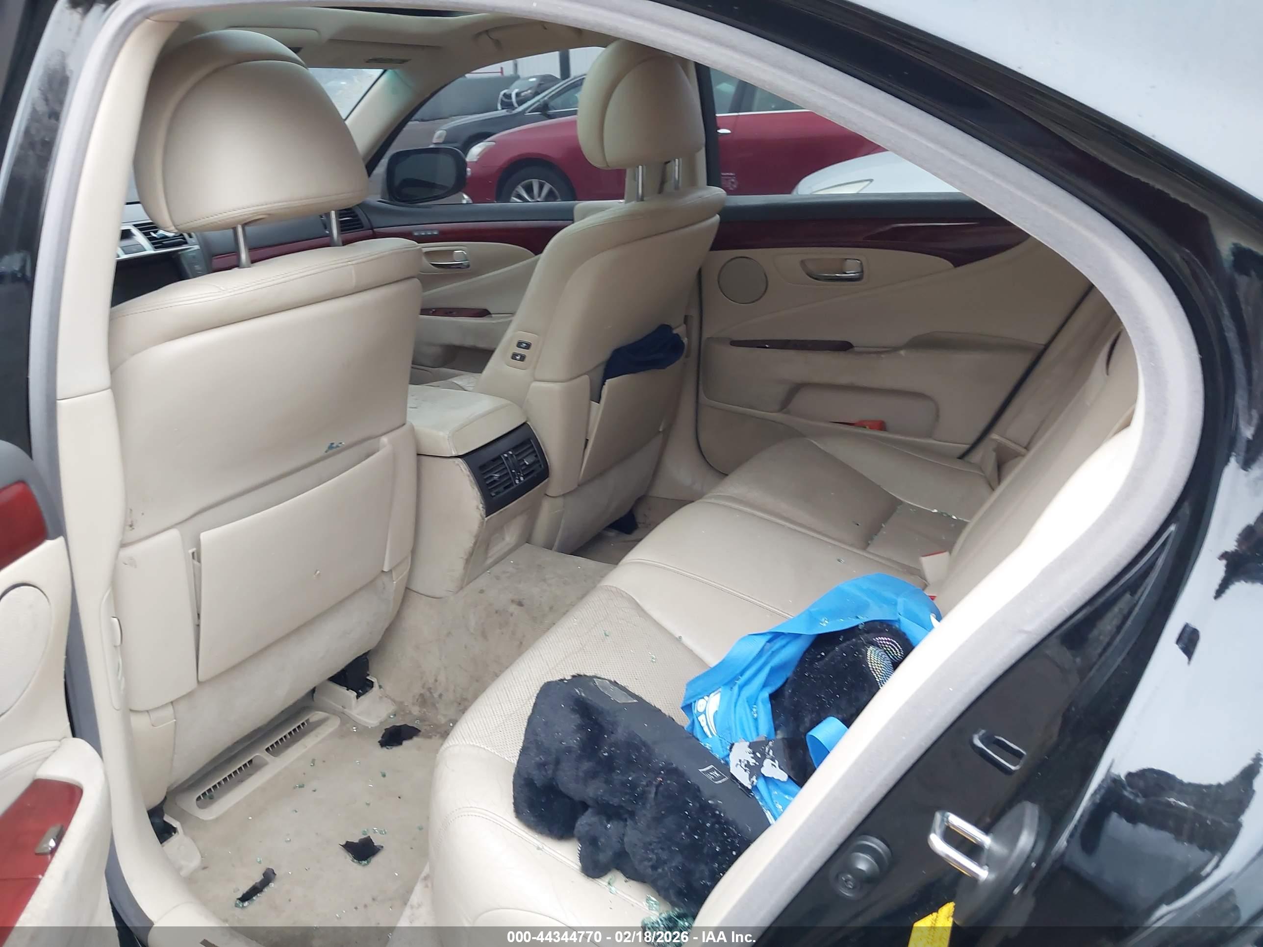 LEXUS LS image 8