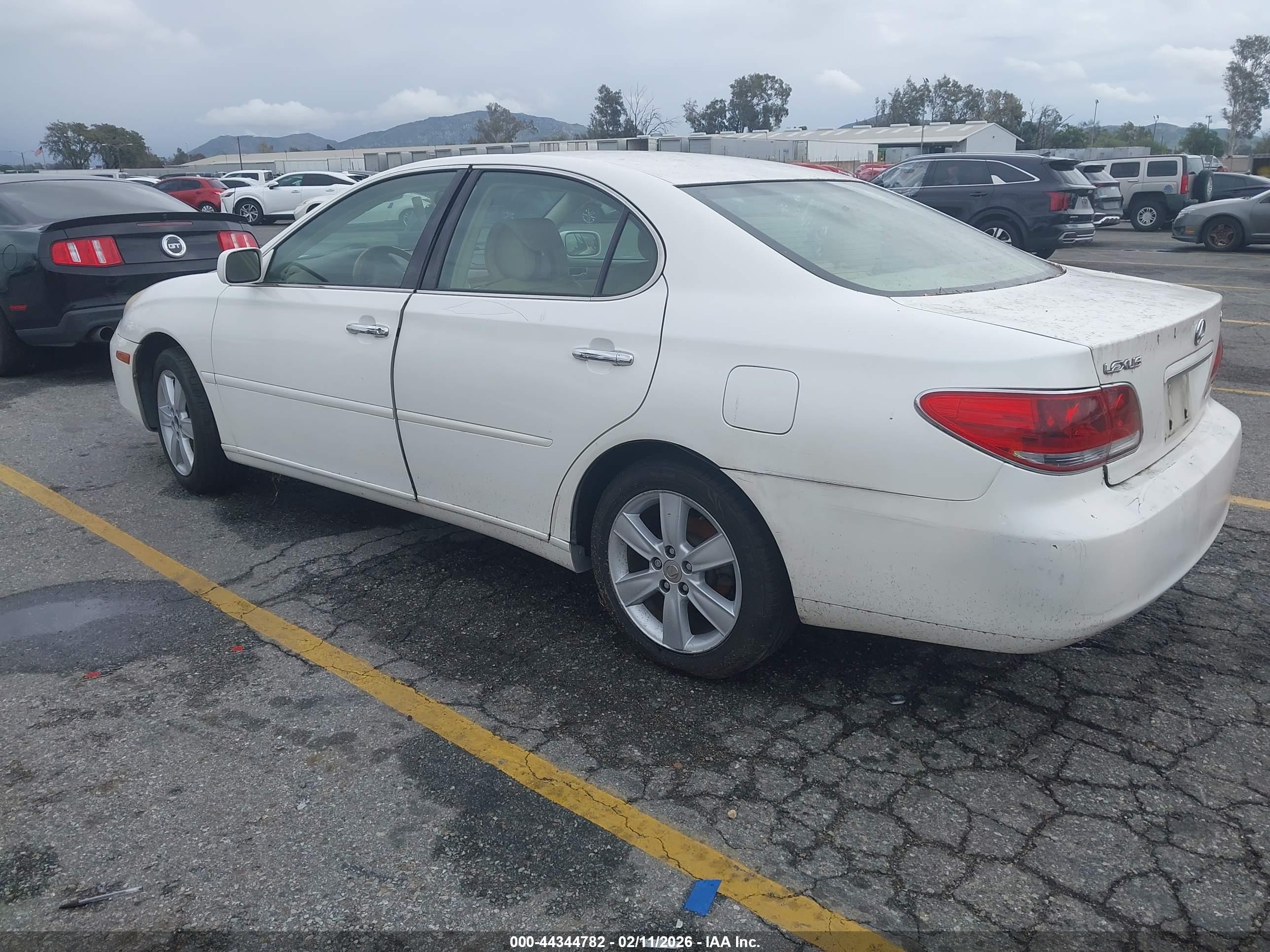 LEXUS ES image 3