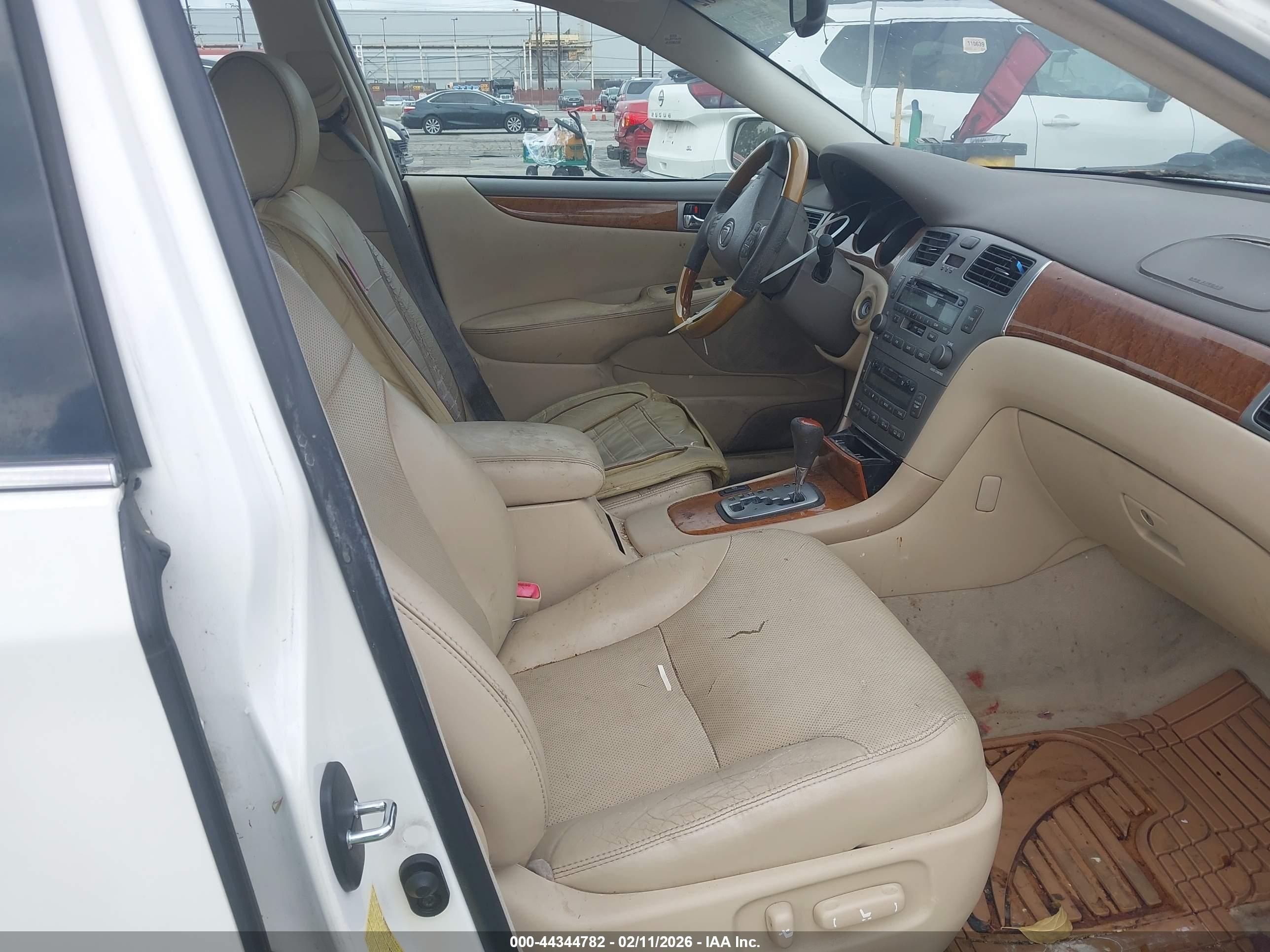 LEXUS ES image 5