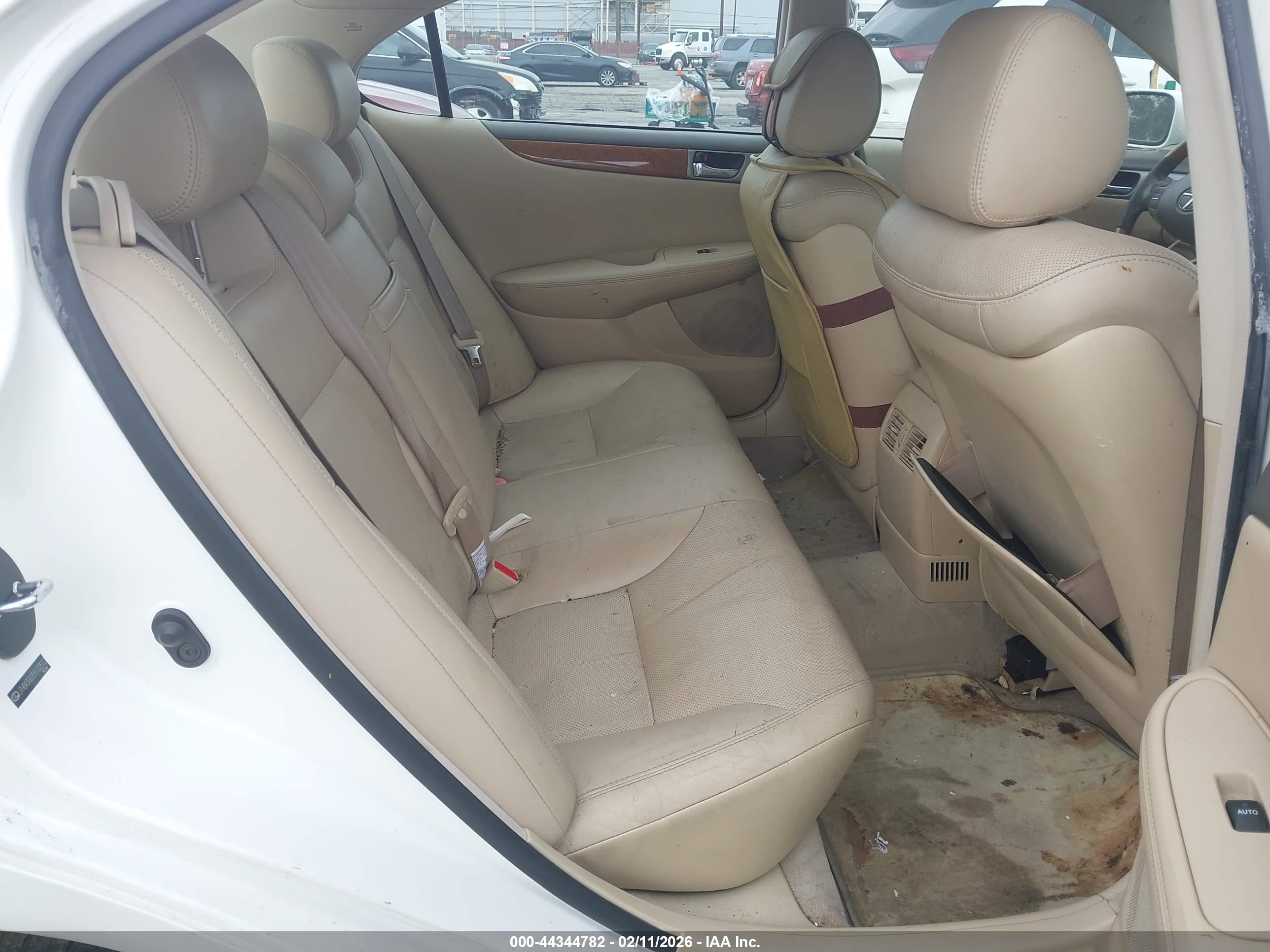 LEXUS ES image 8