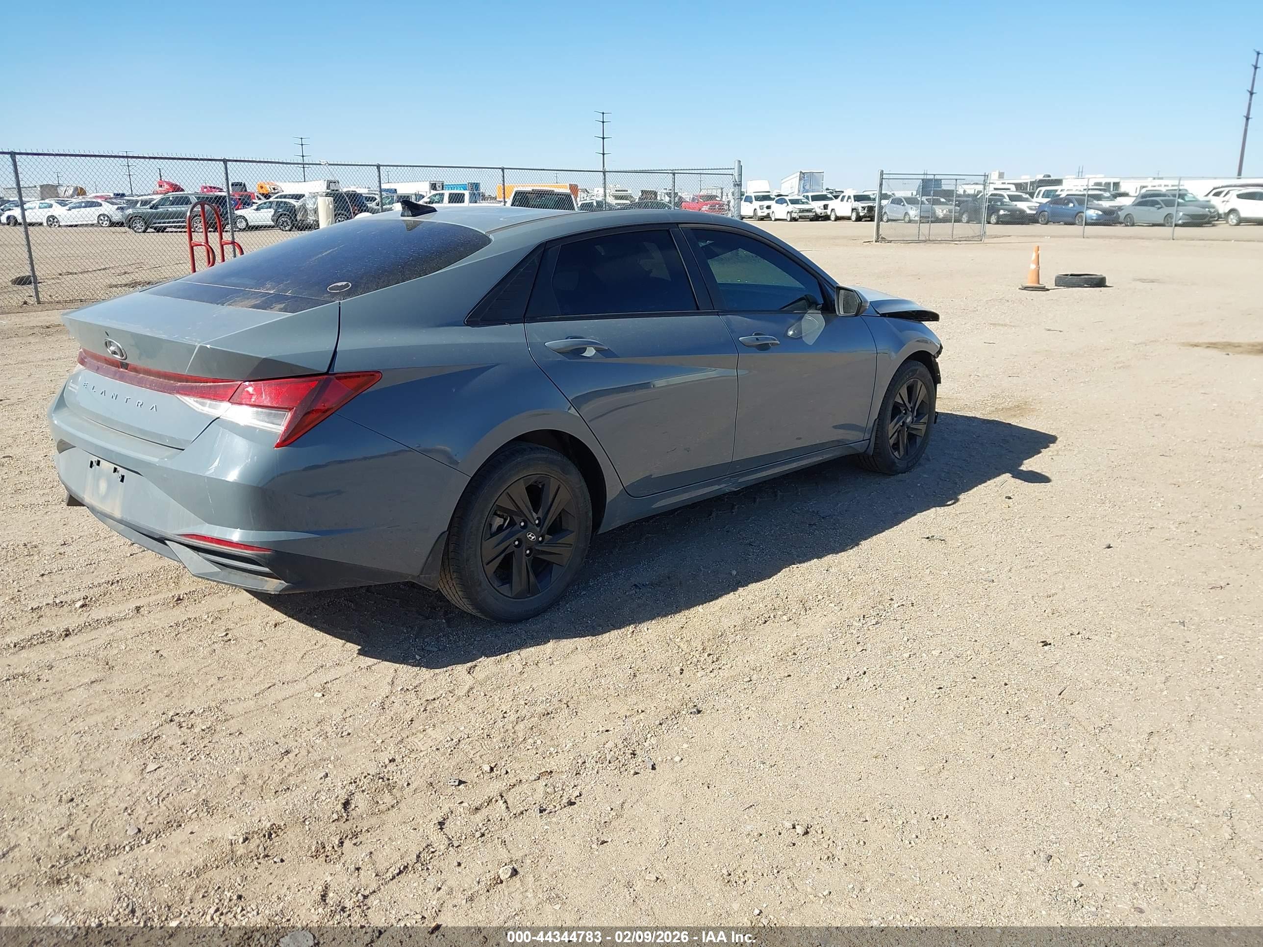 HYUNDAI ELANTRA image 4