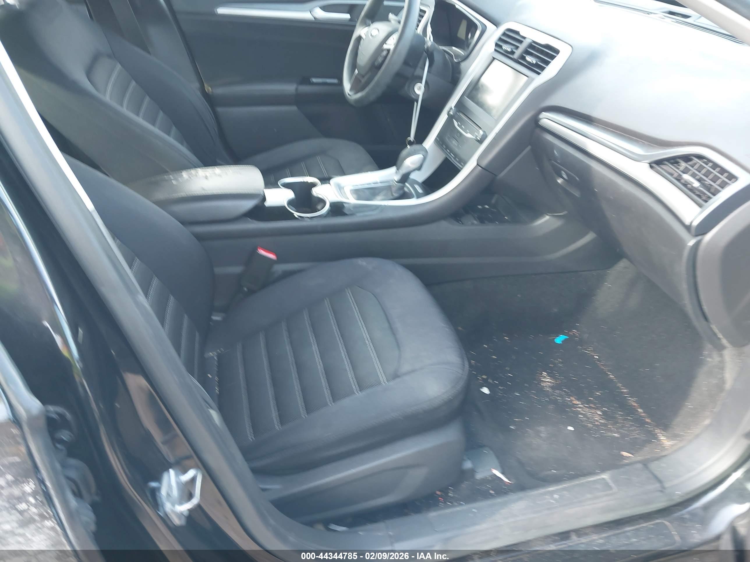 FORD FUSION image 5