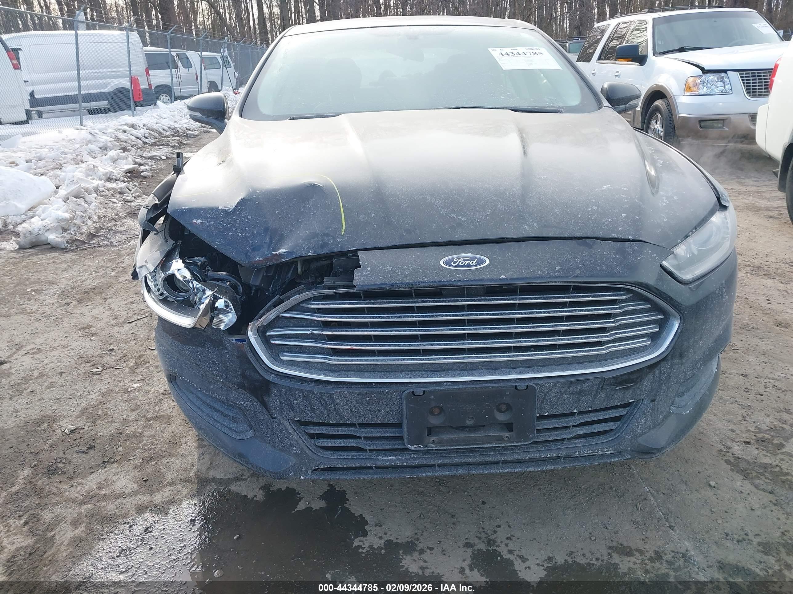 FORD FUSION image 6