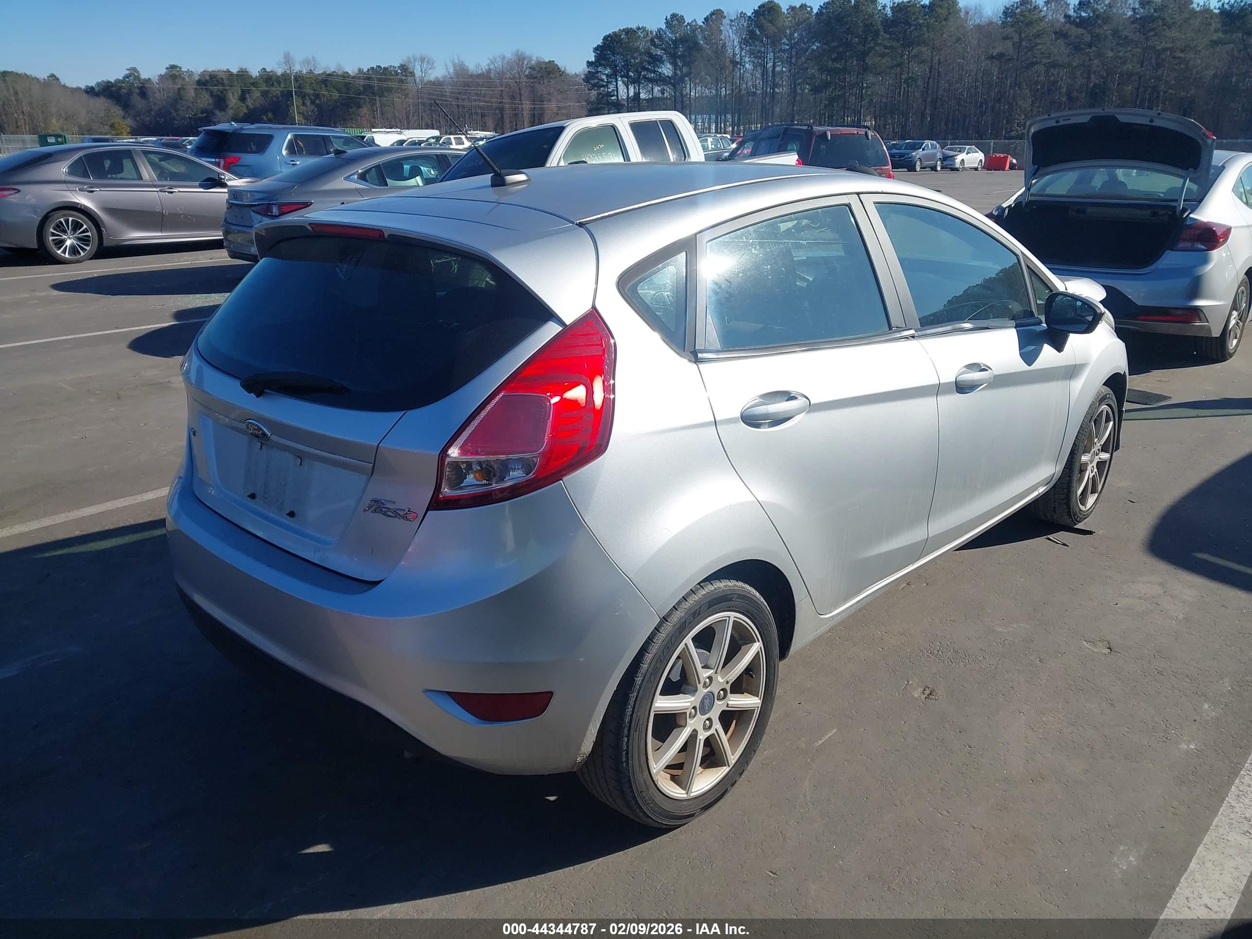 FORD FIESTA image 4