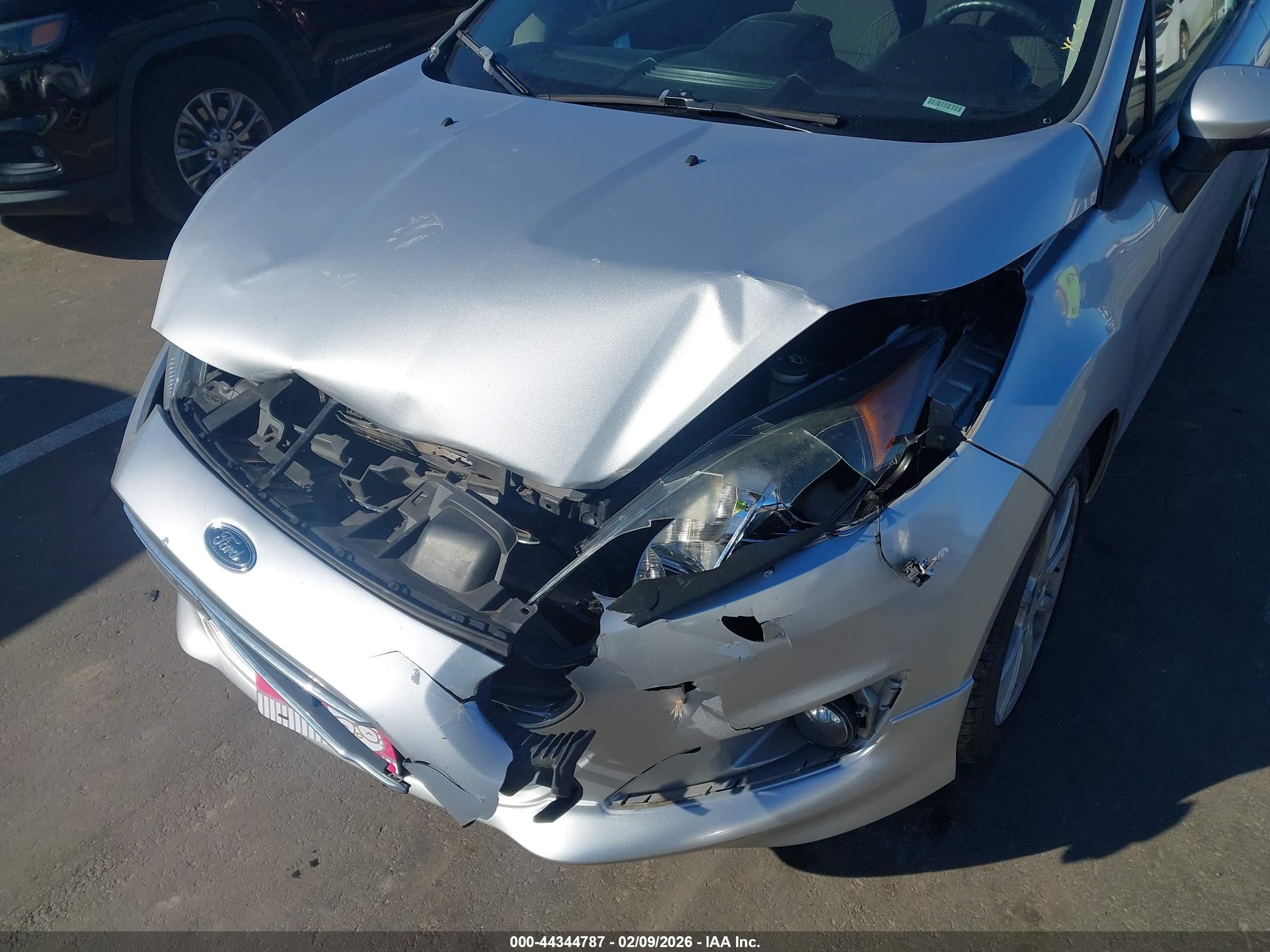 FORD FIESTA image 6