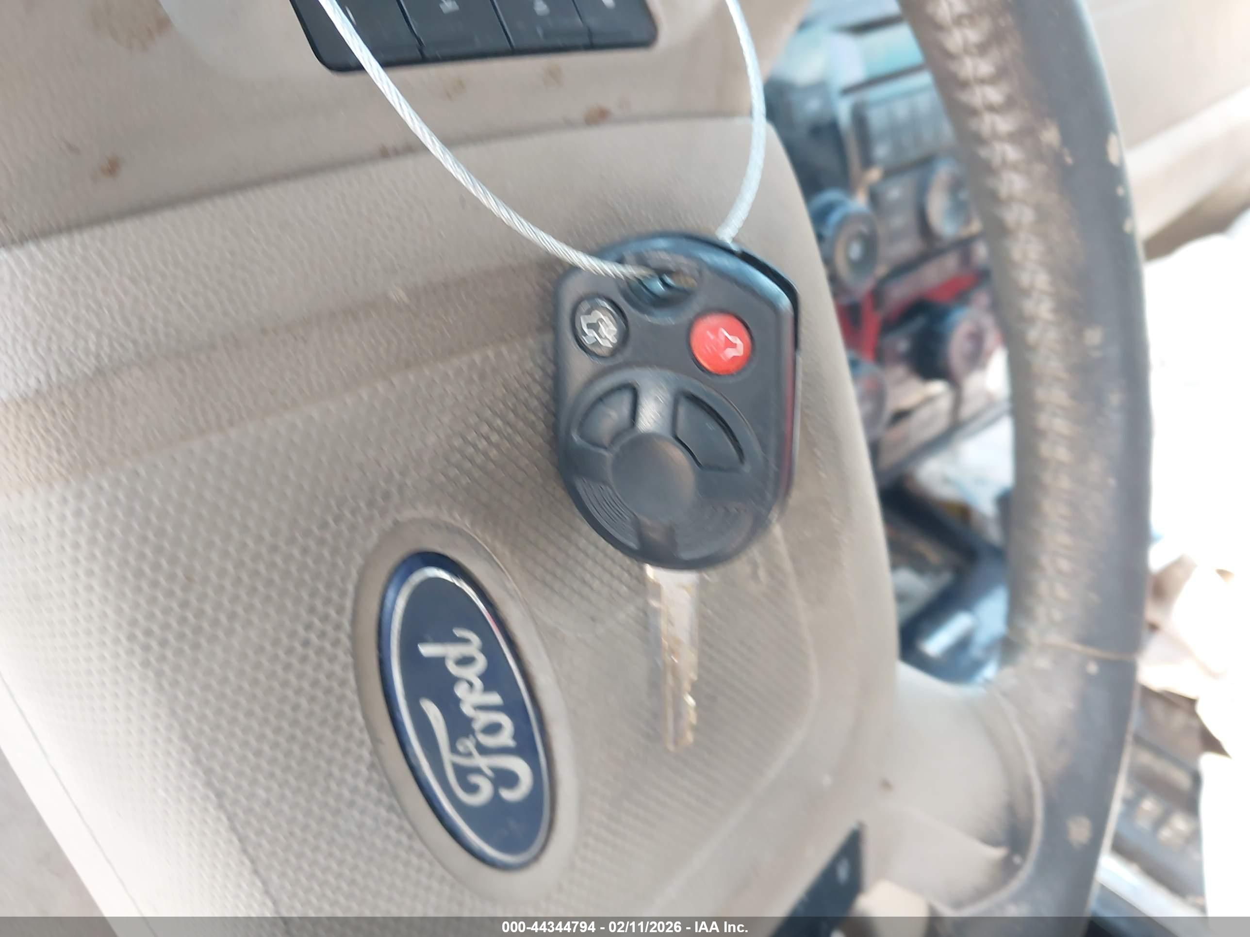 FORD ESCAPE image 11