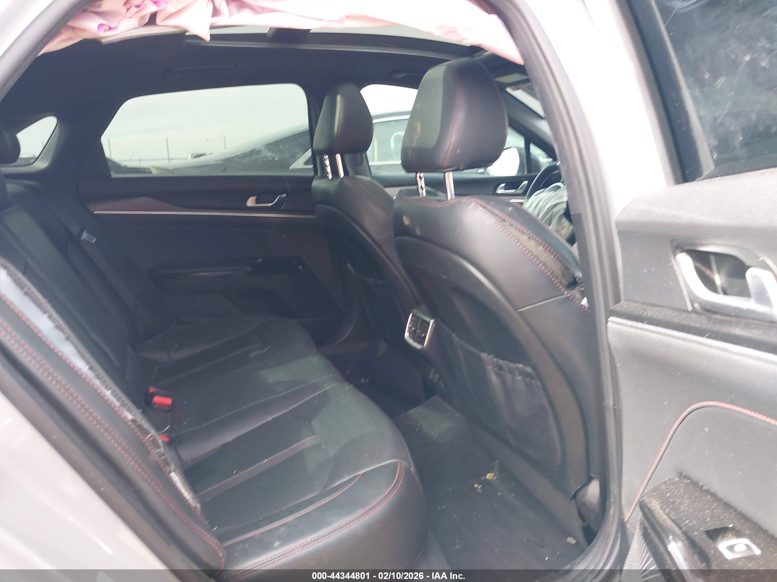 KIA K5 image 8