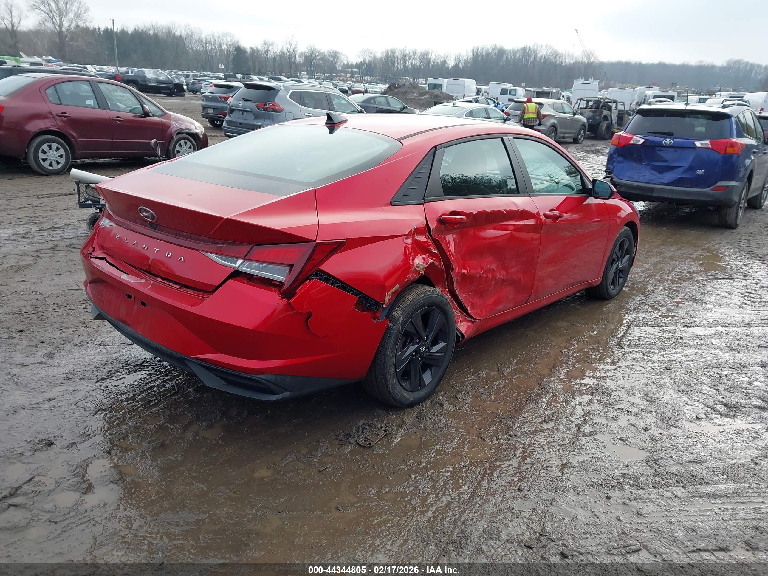 HYUNDAI ELANTRA image 4