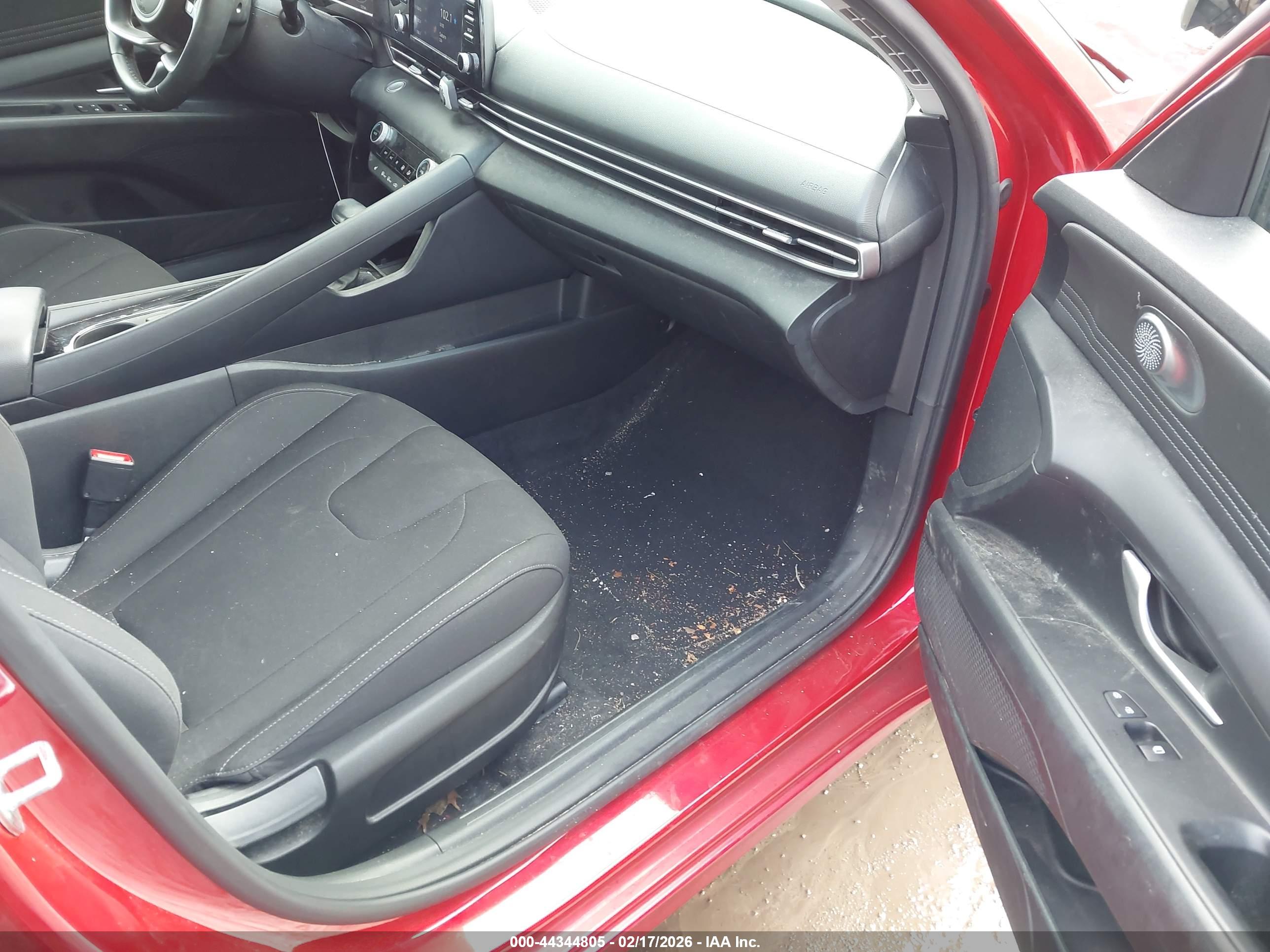 HYUNDAI ELANTRA image 5