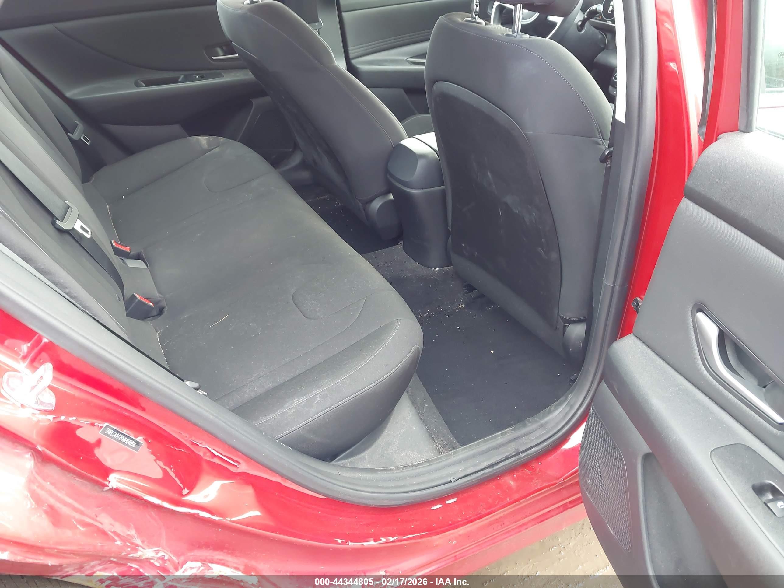 HYUNDAI ELANTRA image 8