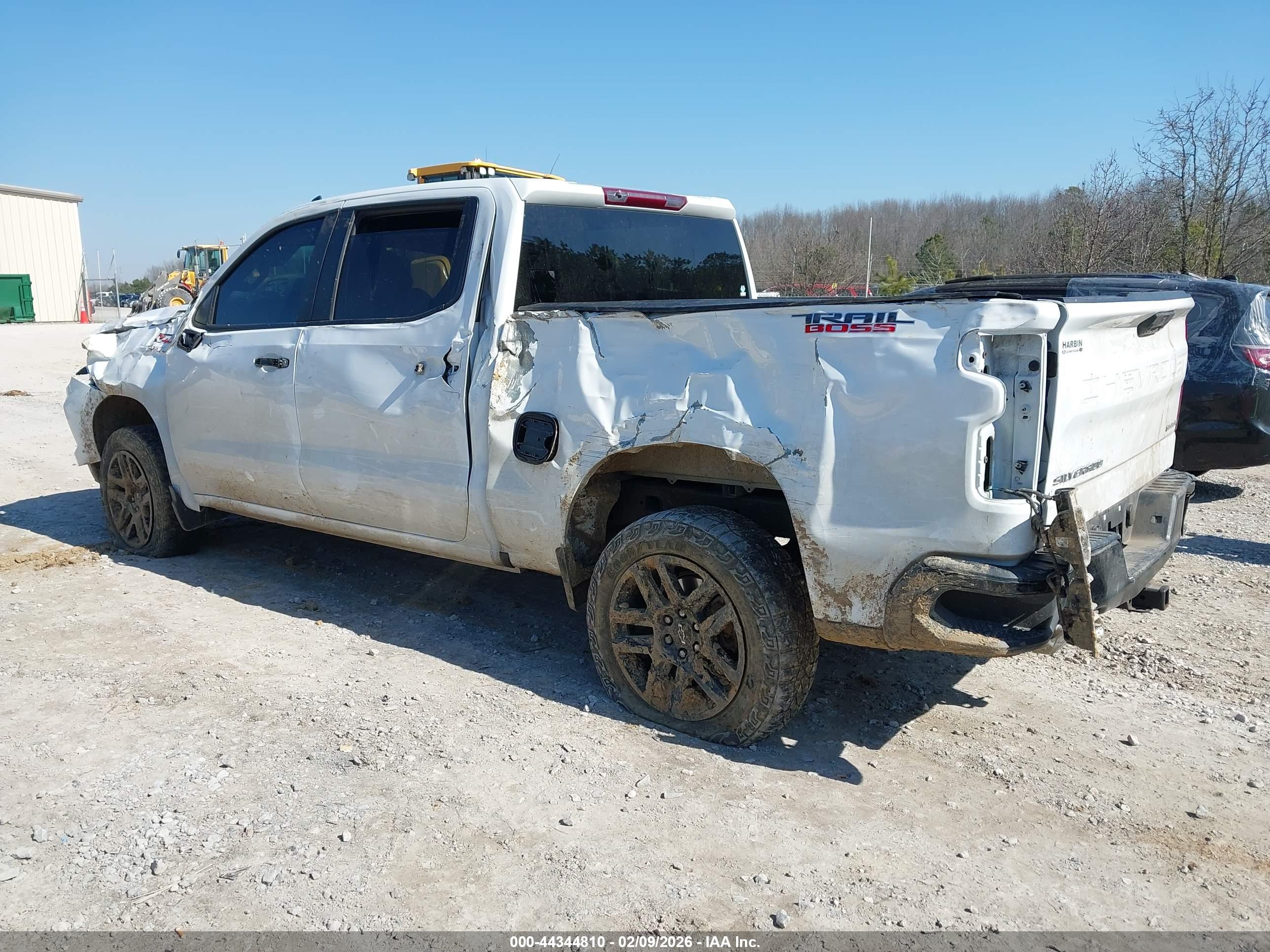CHEVROLET SILVERADO image 3