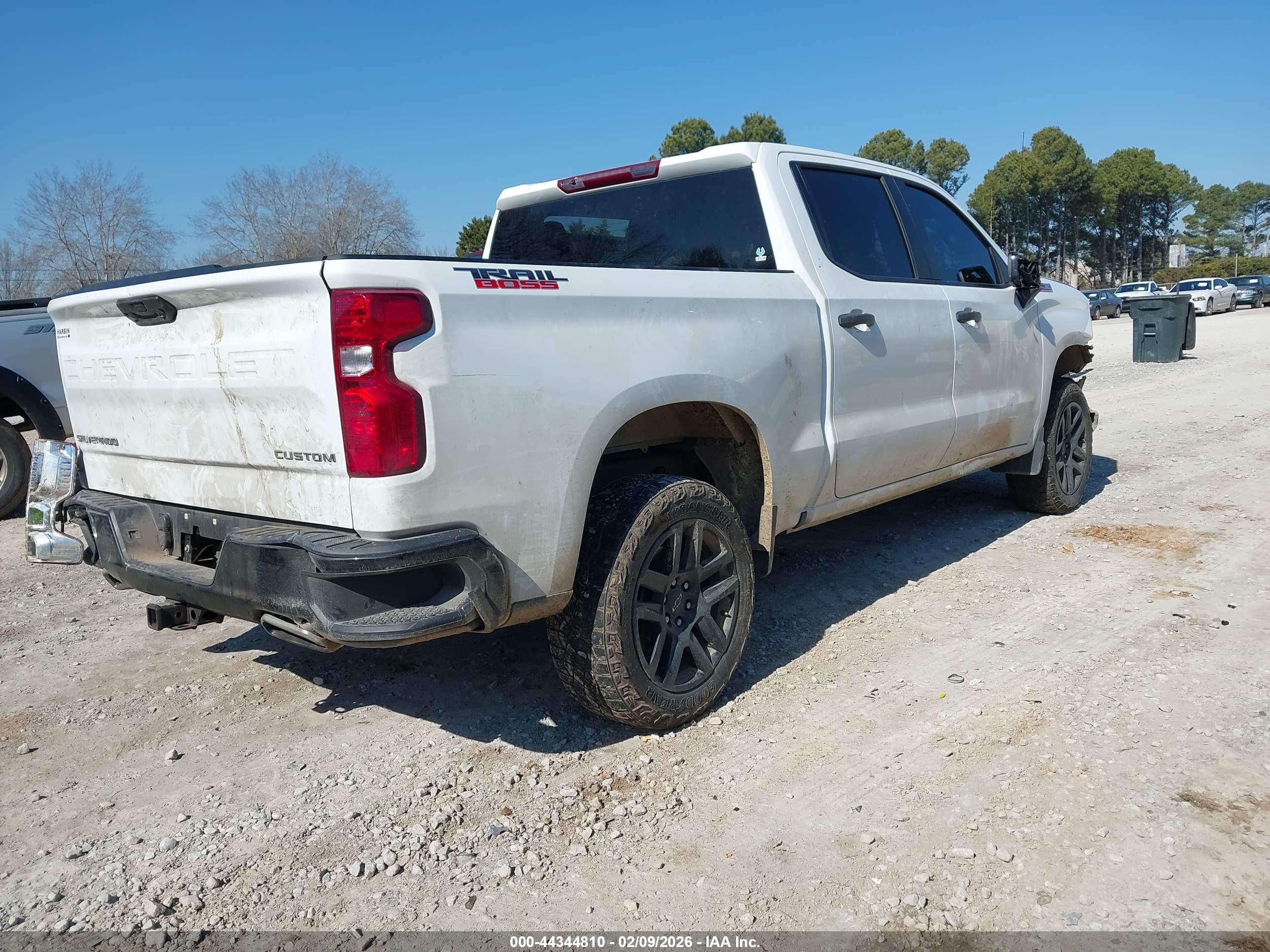 CHEVROLET SILVERADO image 4