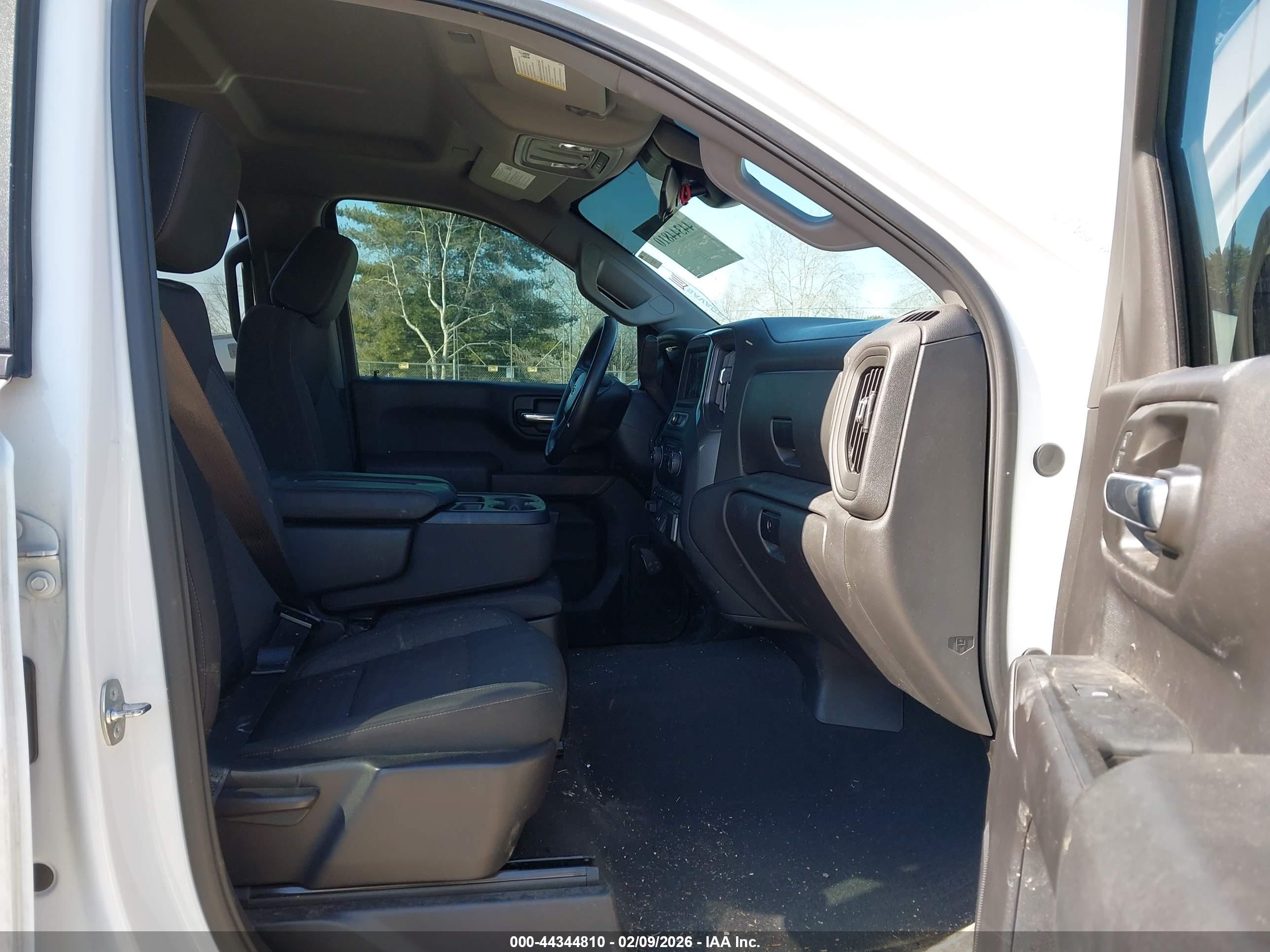 CHEVROLET SILVERADO image 5