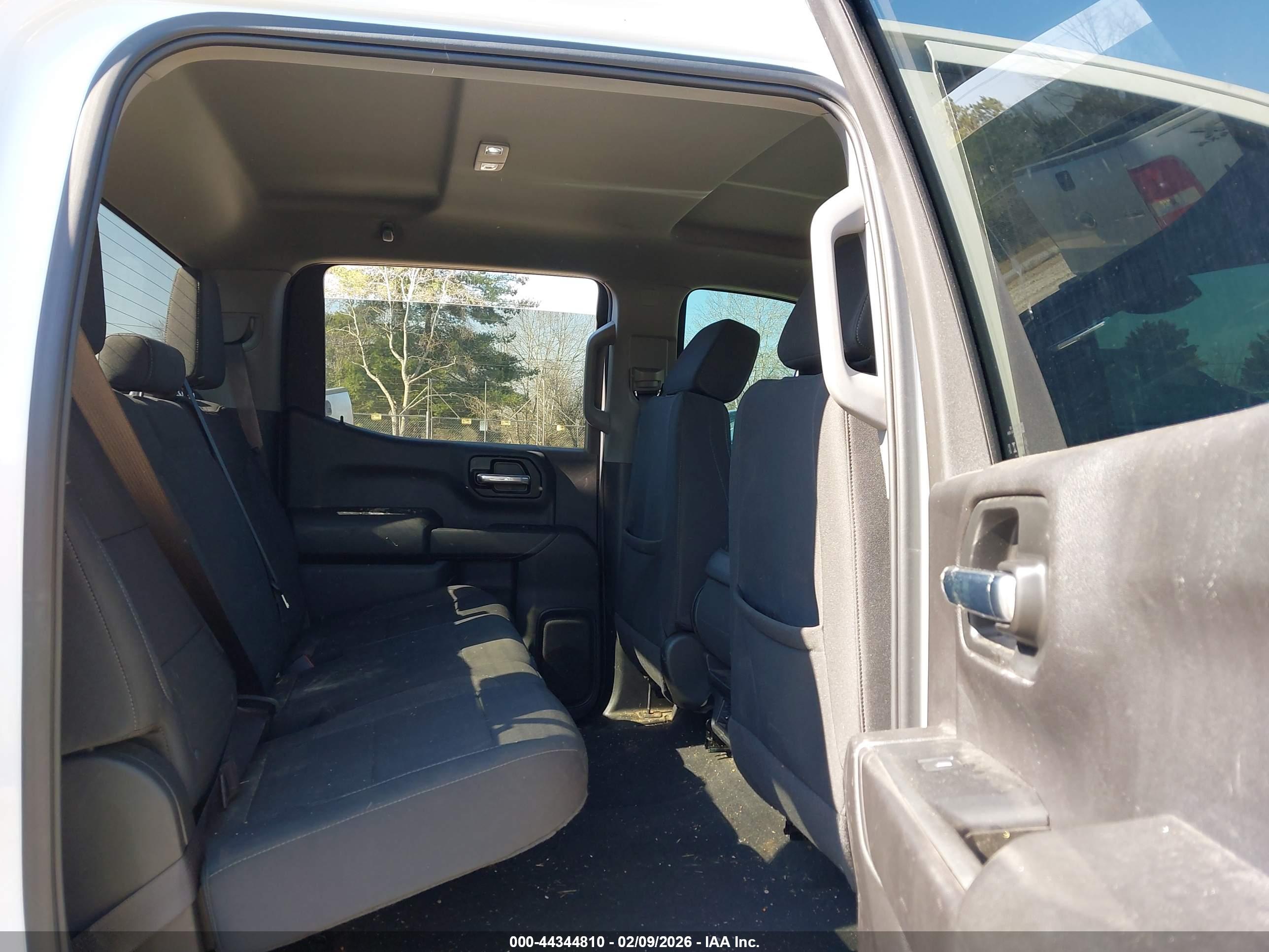CHEVROLET SILVERADO image 8