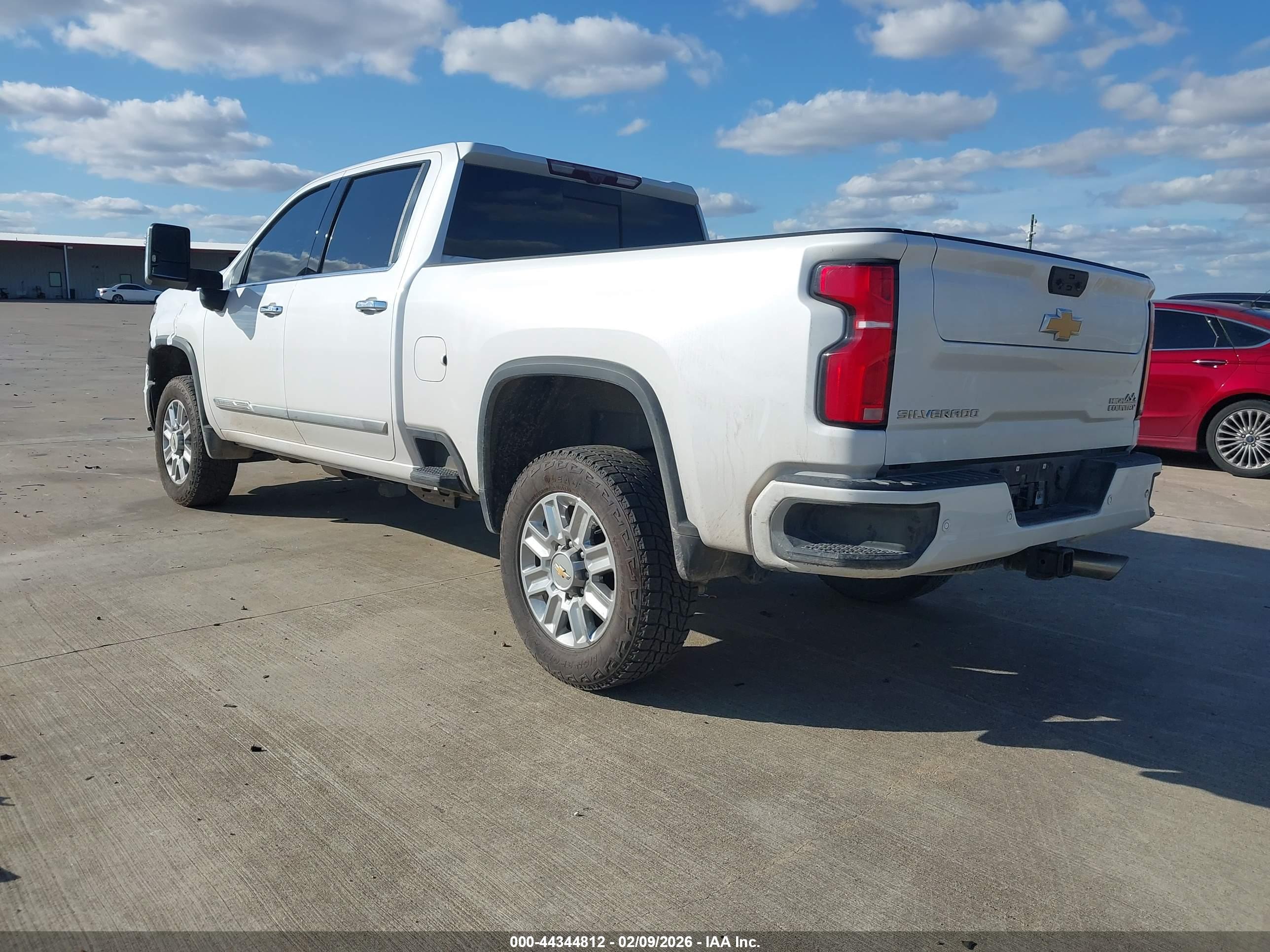 CHEVROLET SILVERADO image 3