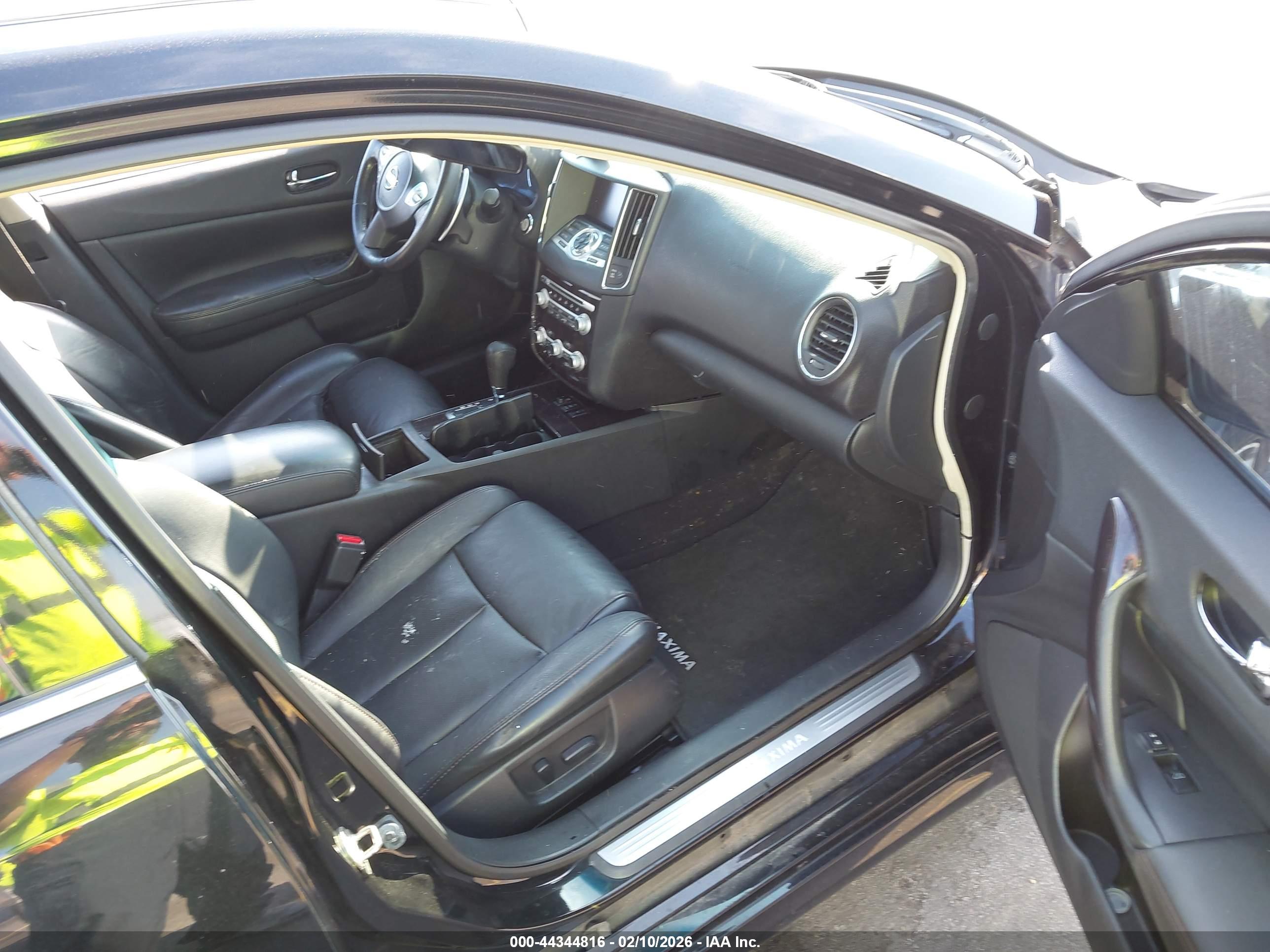 NISSAN MAXIMA image 5