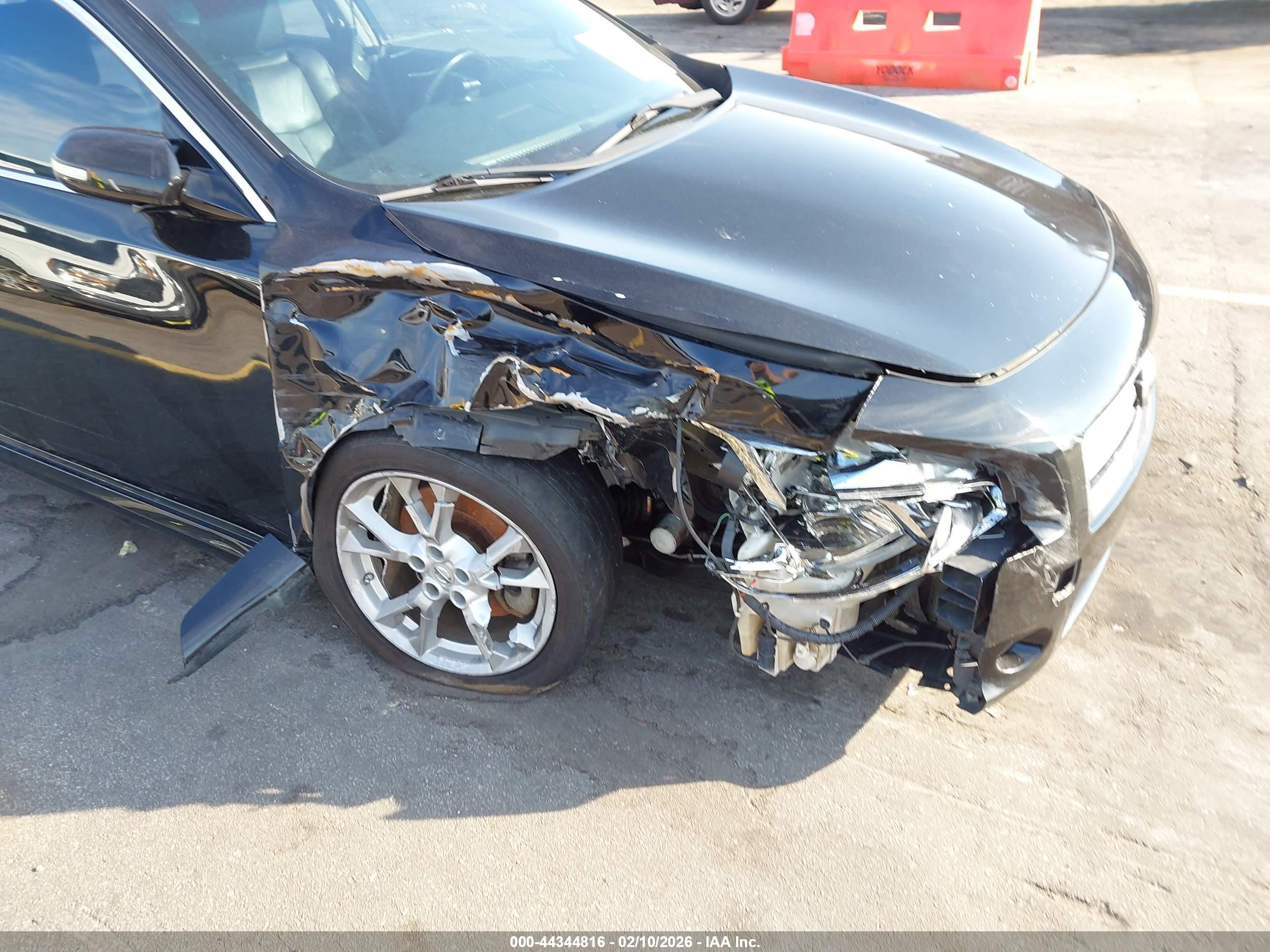 NISSAN MAXIMA image 6