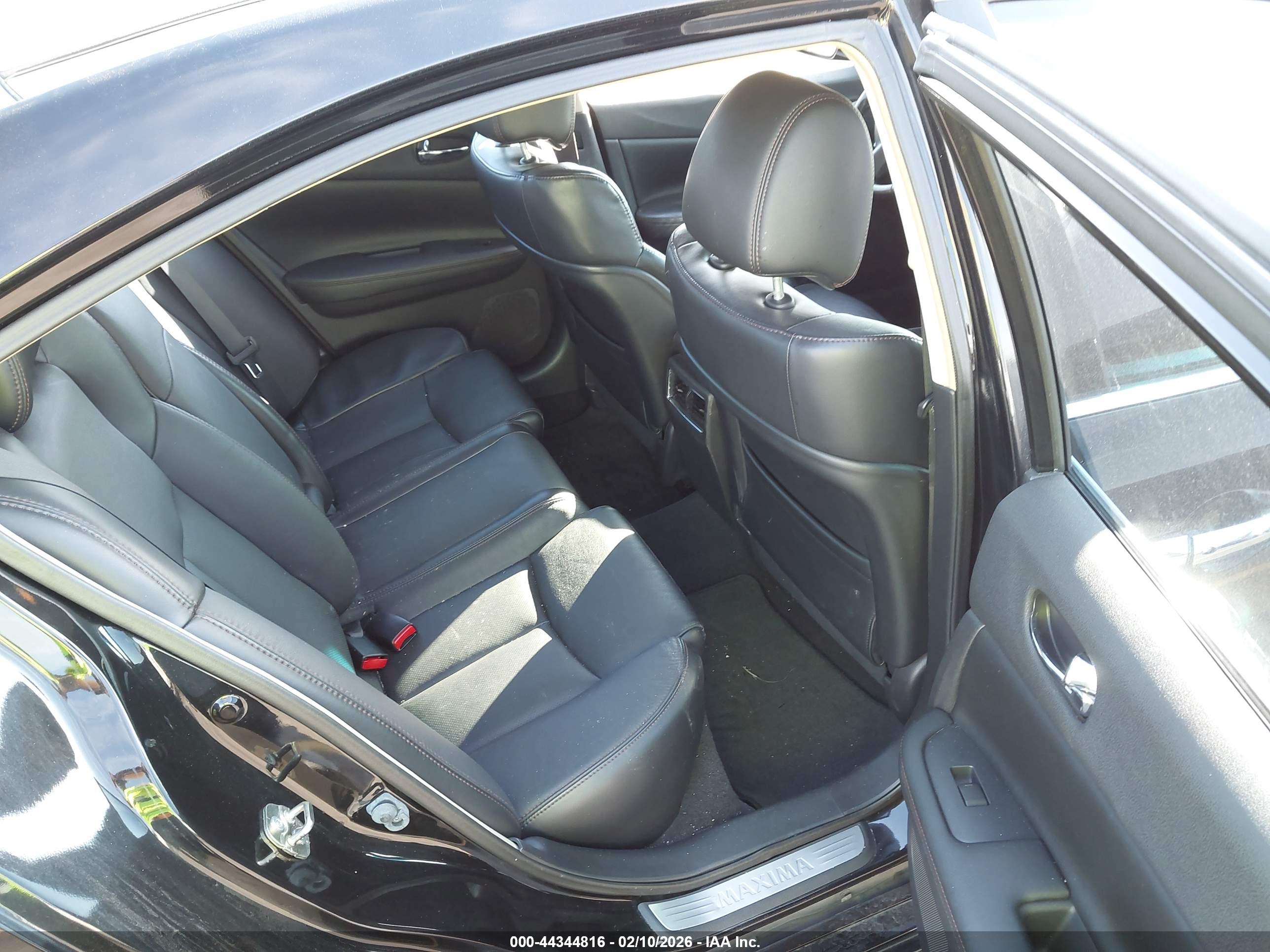 NISSAN MAXIMA image 8